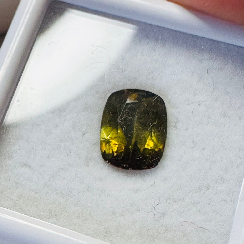 ANDALUSITE  TRAP CUT 8.5MMX6.5MM.  1.47CTS GREEN TO RED image 5
