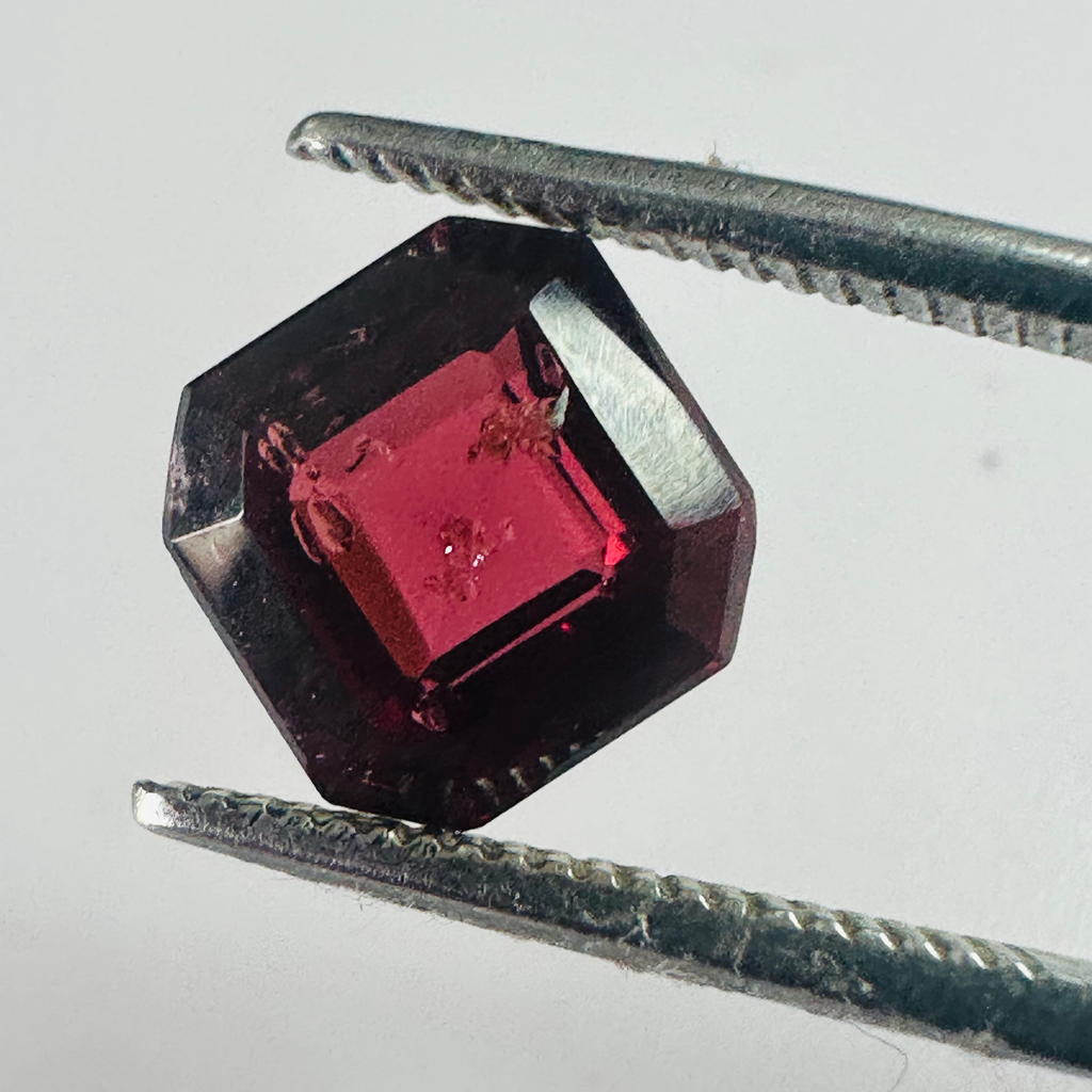 GARNET CUSHION. 7.8MMX7.1MM 2.80CTS image 1