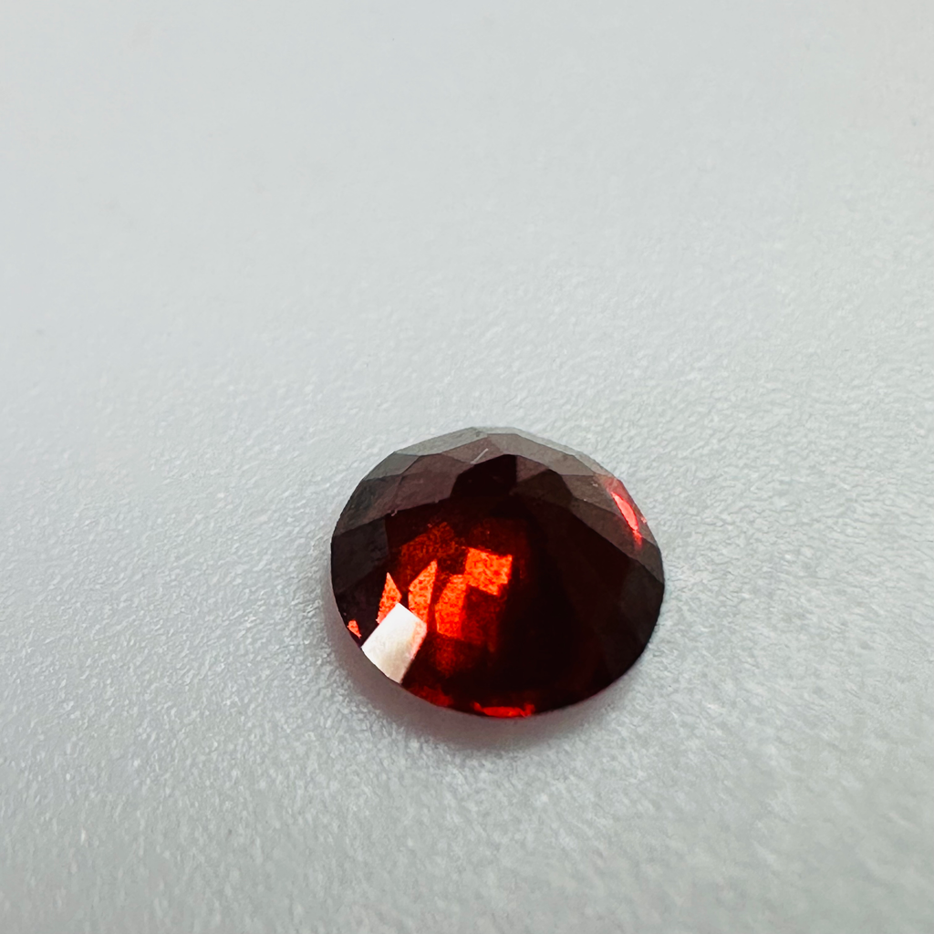 GARNET  ROUND 4.9MM  0.56CTS  RED image 4