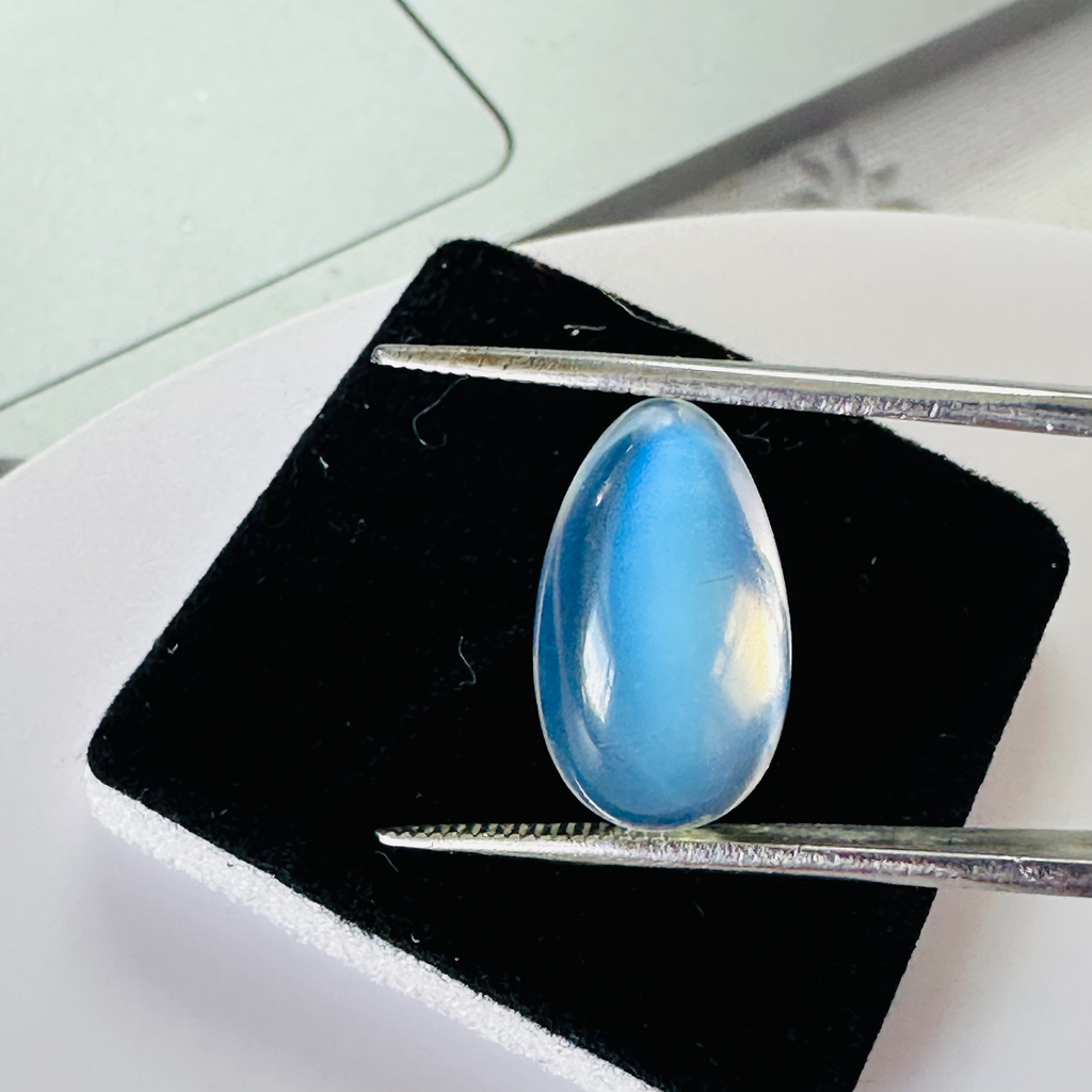 MOONSTONE DROP 17MMX10MM   7.64CTS BLUE MOON image 4