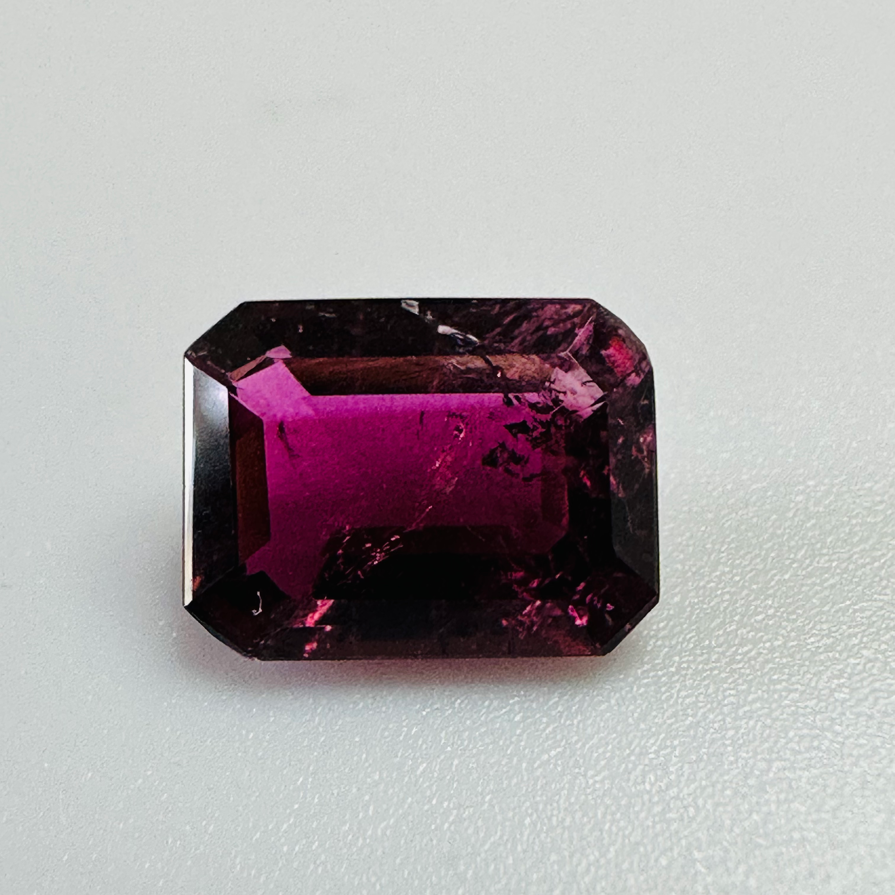 GARNET TRAP CUT   9MMX6.8MM 1.96CTS image 0