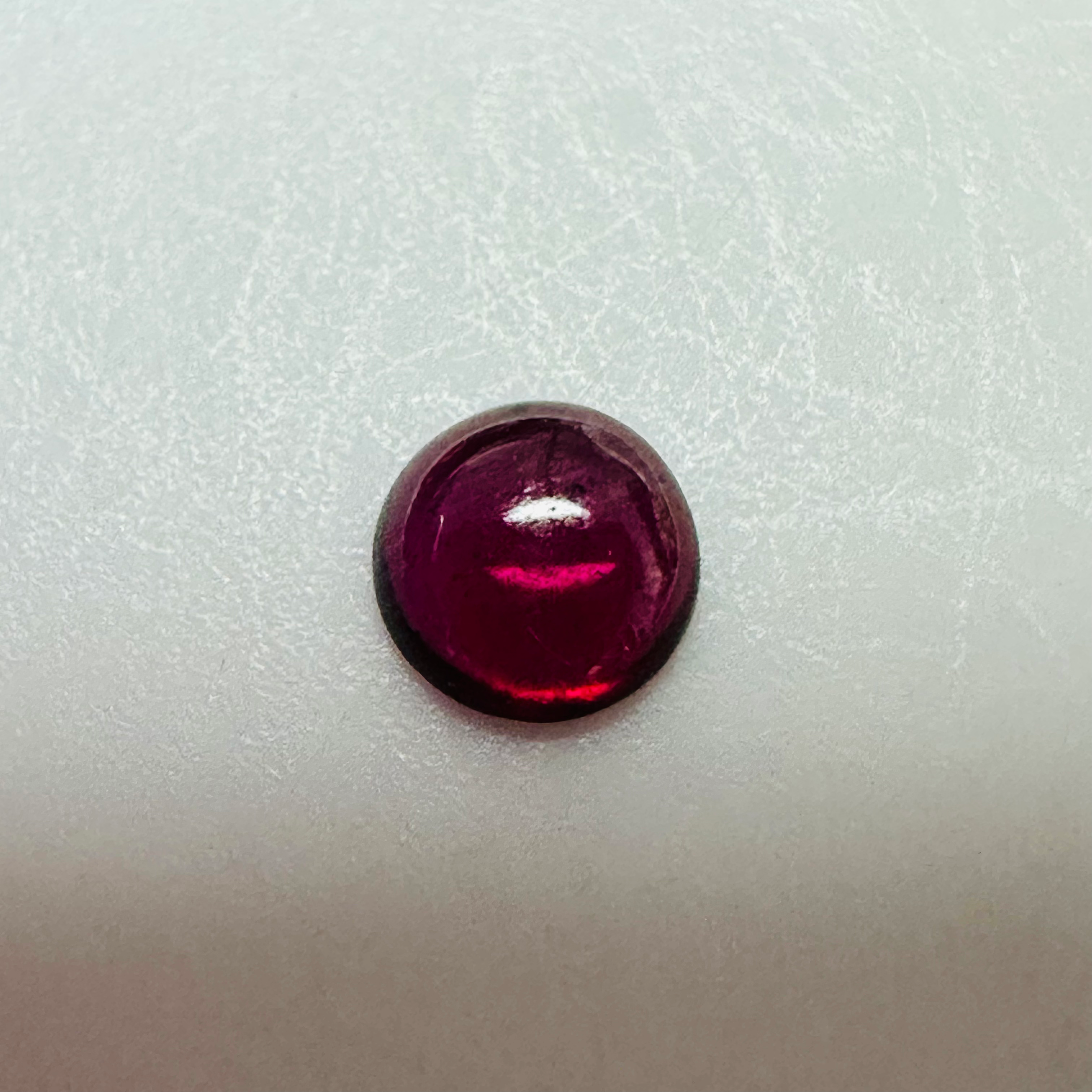 GARNET ROUND CAB 5MM.  0.53CTS image 4