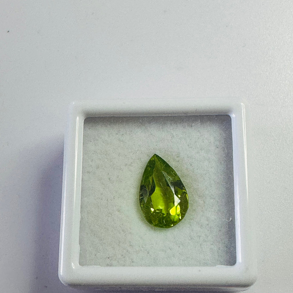 PERIDOT  DROP 11.5MMX7.1MM  2.85CTS image 2