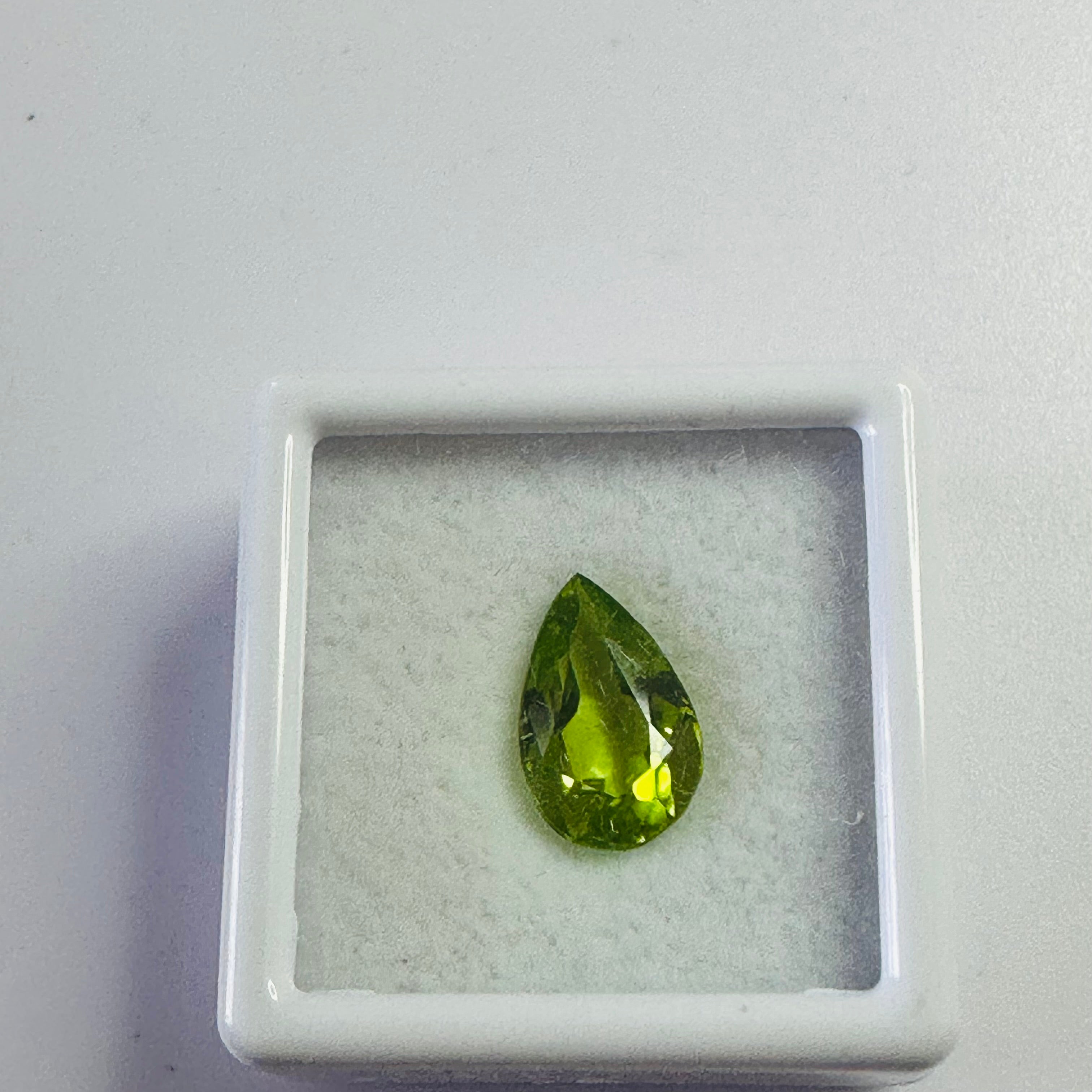 PERIDOT  DROP 11.5MMX7.1MM  2.85CTS image 2