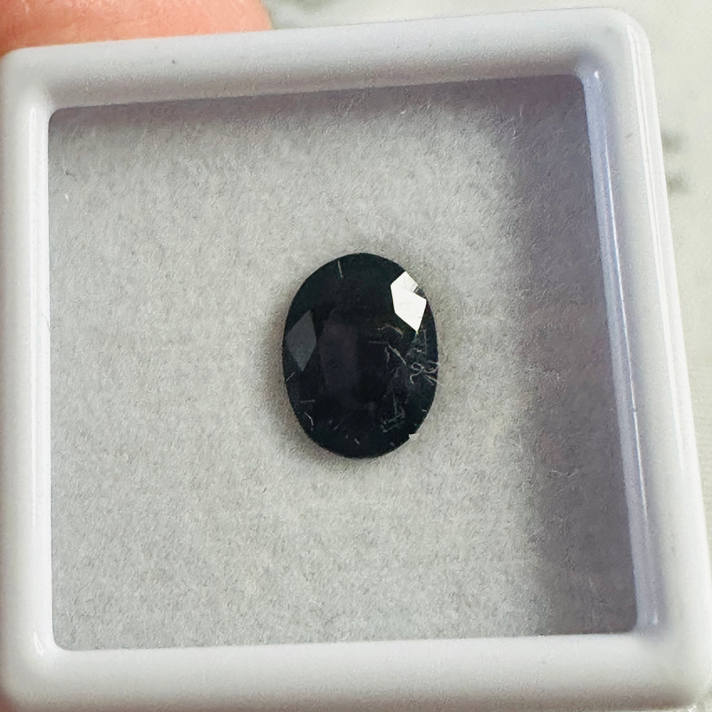 PURPLE SAPPHIRE OVAL 8.8MM X 6.5MM 1.47CT image 1