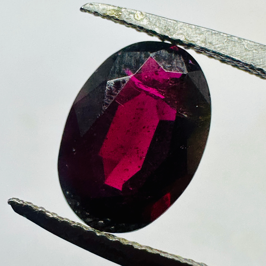 GARNET OVAL 10.8MMX7.5MM 3.33CTS image 4