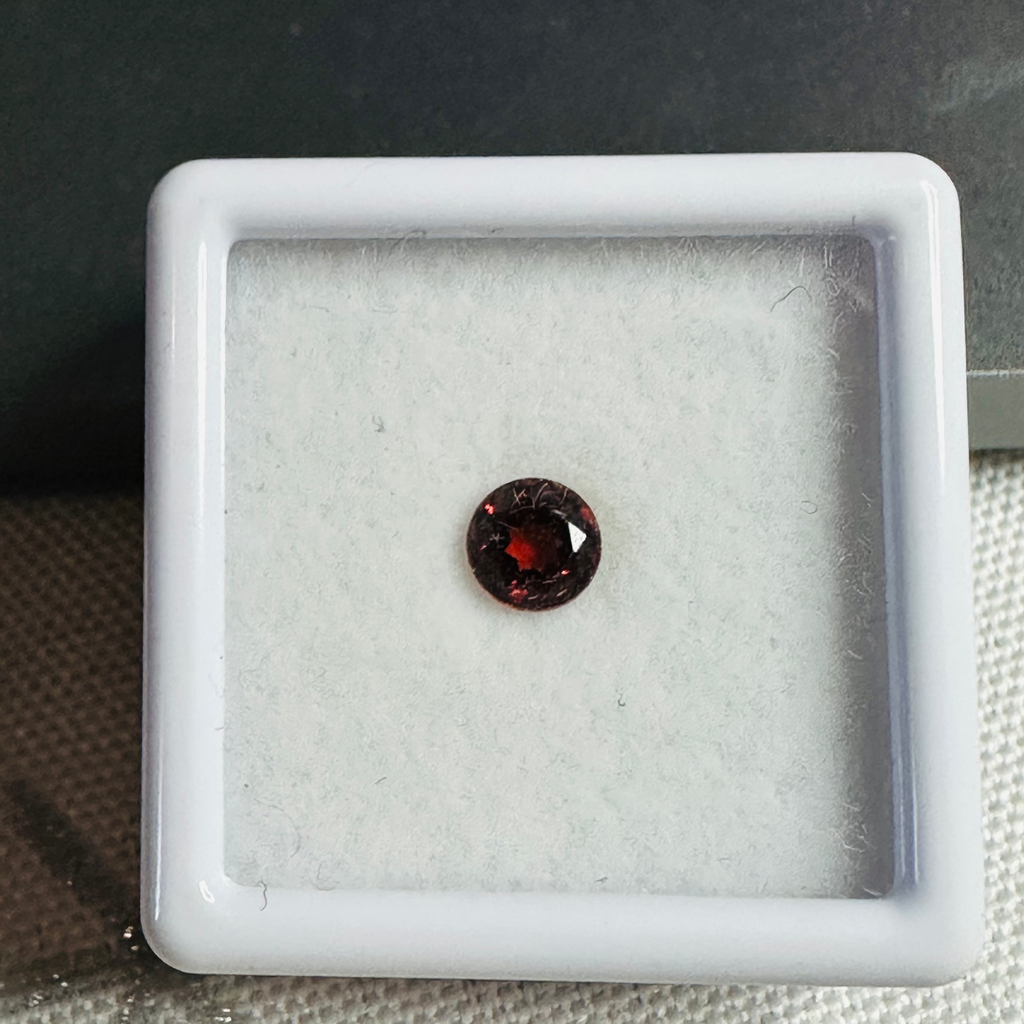GARNET  ROUND 4.8MM  0.54CTS  RED/ORANGE image 3