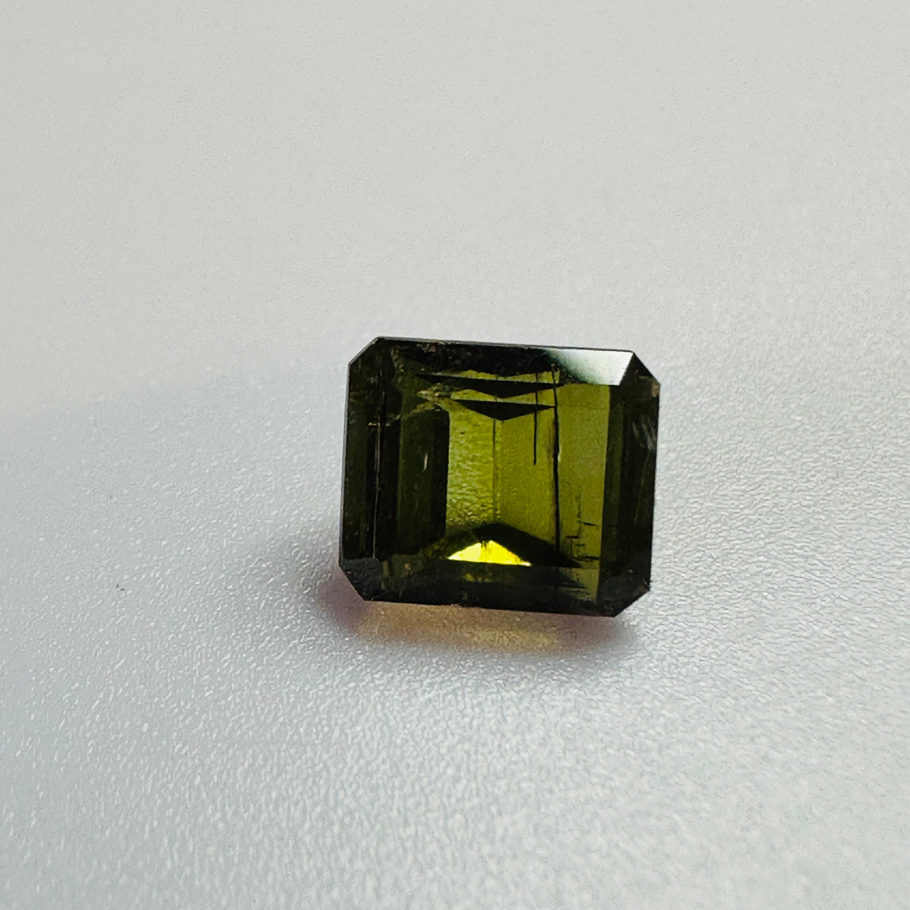 ANDALUSITE  TRAP CUT 7MMX5MM.  1.60CTS GREEN TO RED image 2