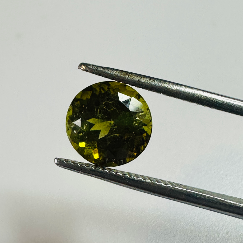 TOURMALINE BI COLOUR ROUND 8MM  2.32CTS image 0