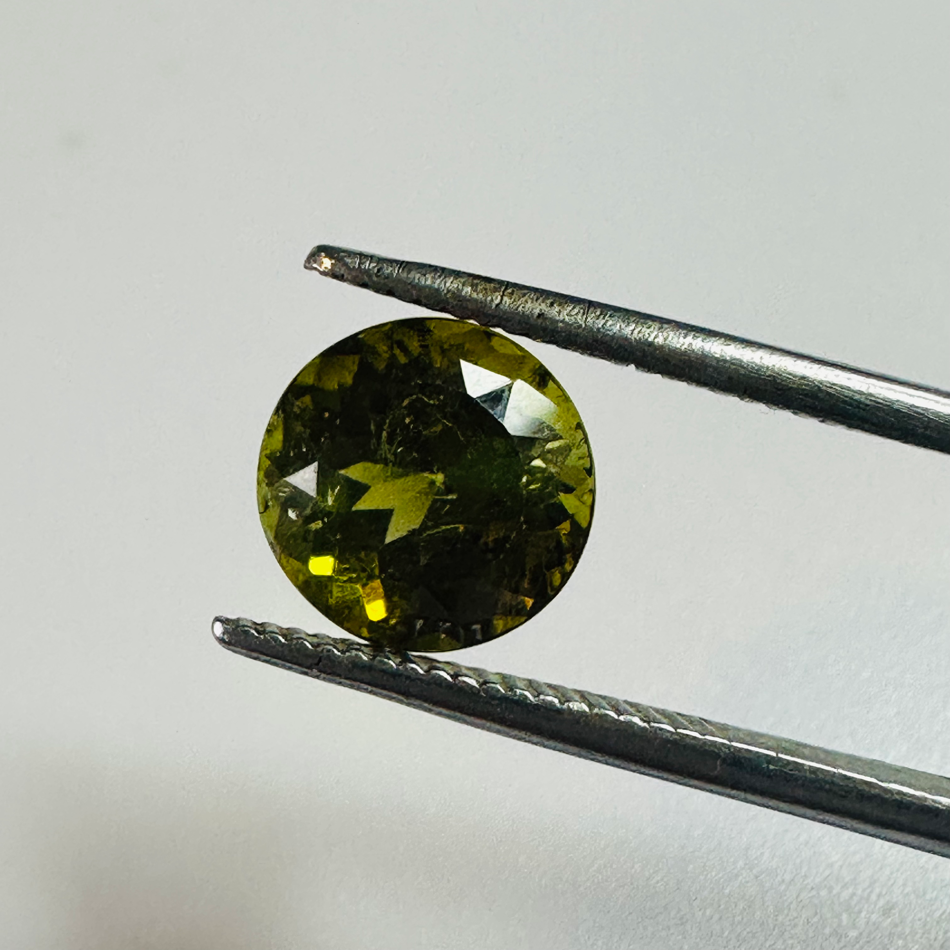 TOURMALINE BI COLOUR ROUND 8MM  2.32CTS image 0