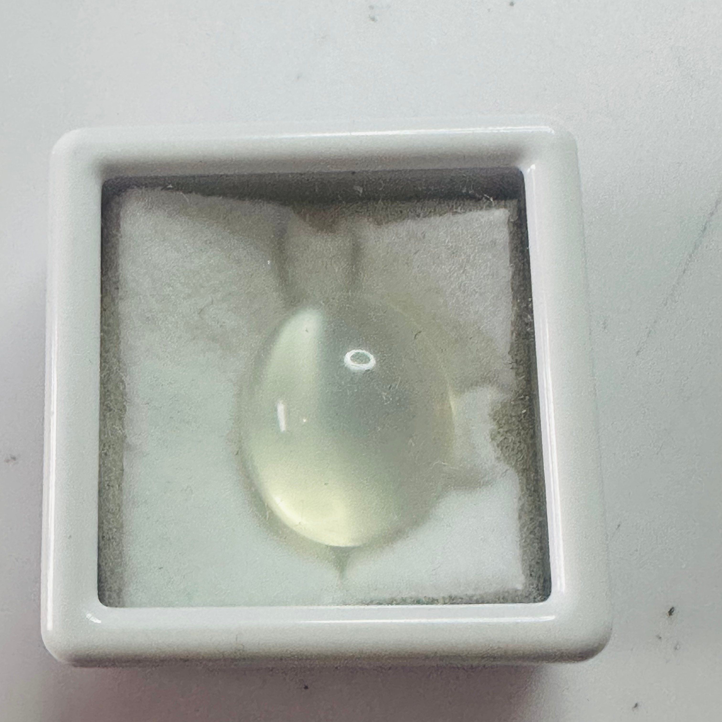 Moonstone  white moon oval 14.4x11.9mm  11.89cts image 8