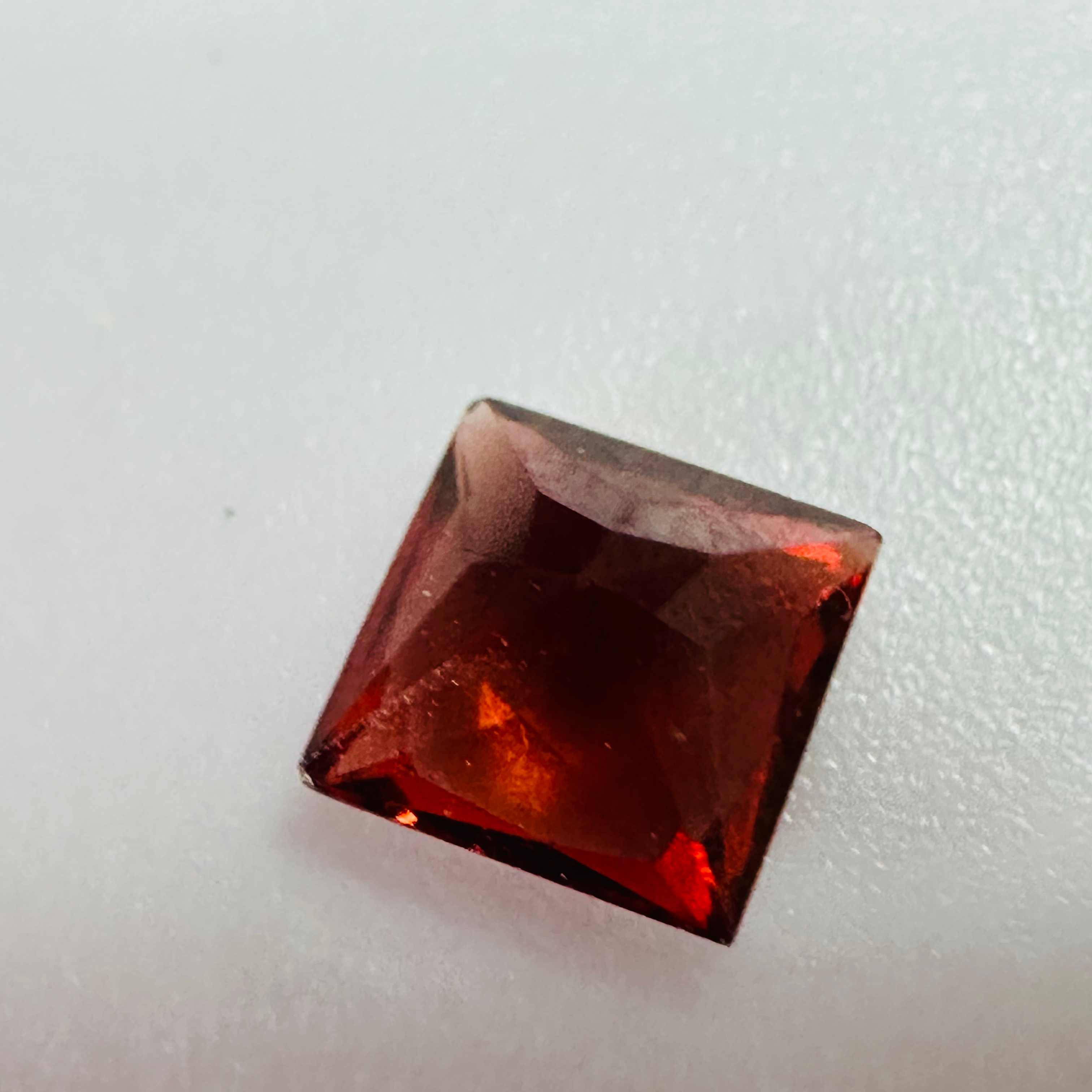 GARNET SQUARE 4.9MM  0.65CTS RED image 4