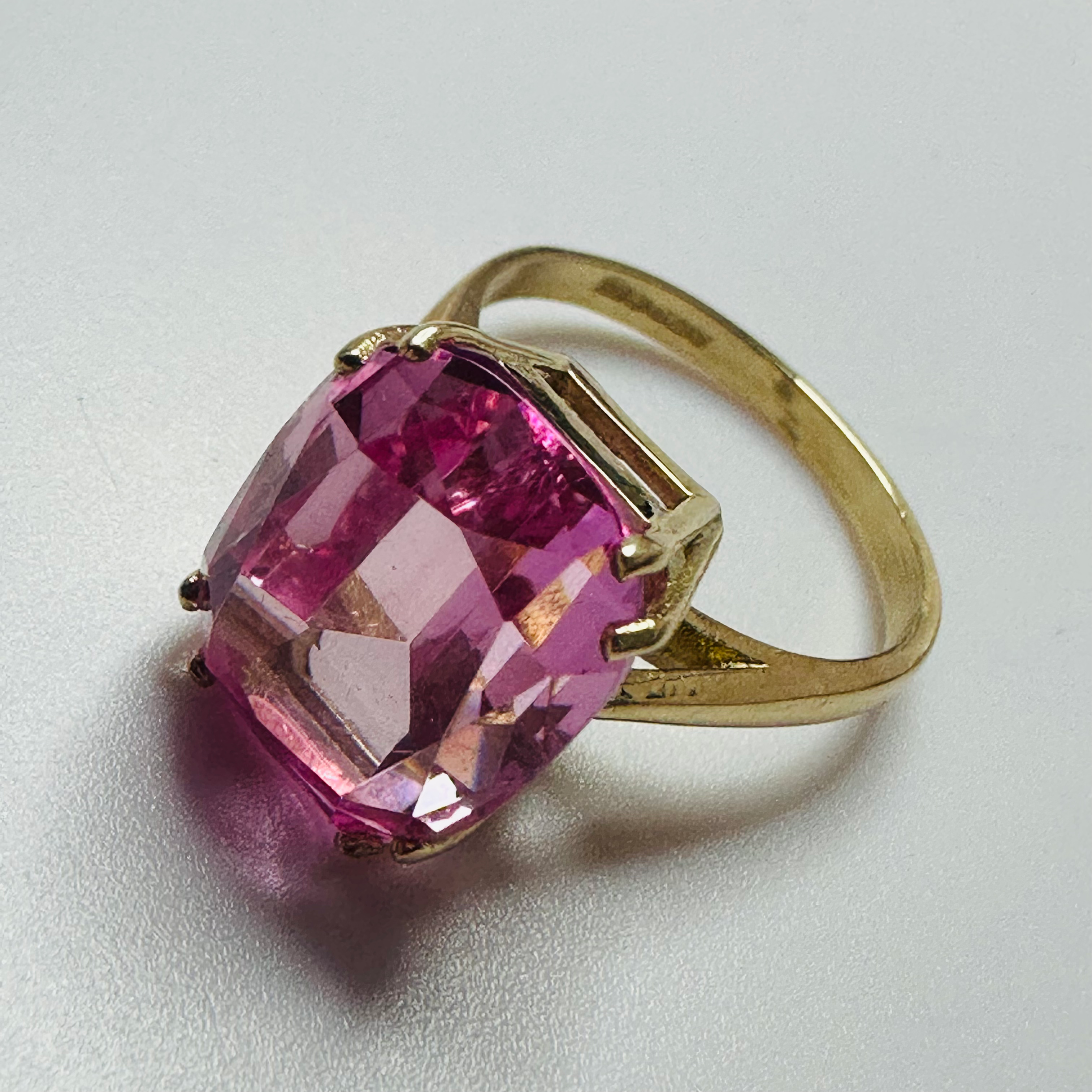 Hand cut Synthetic Sapphire Dusty Pink 9ct yellow gold ring size O 1/2 image 6