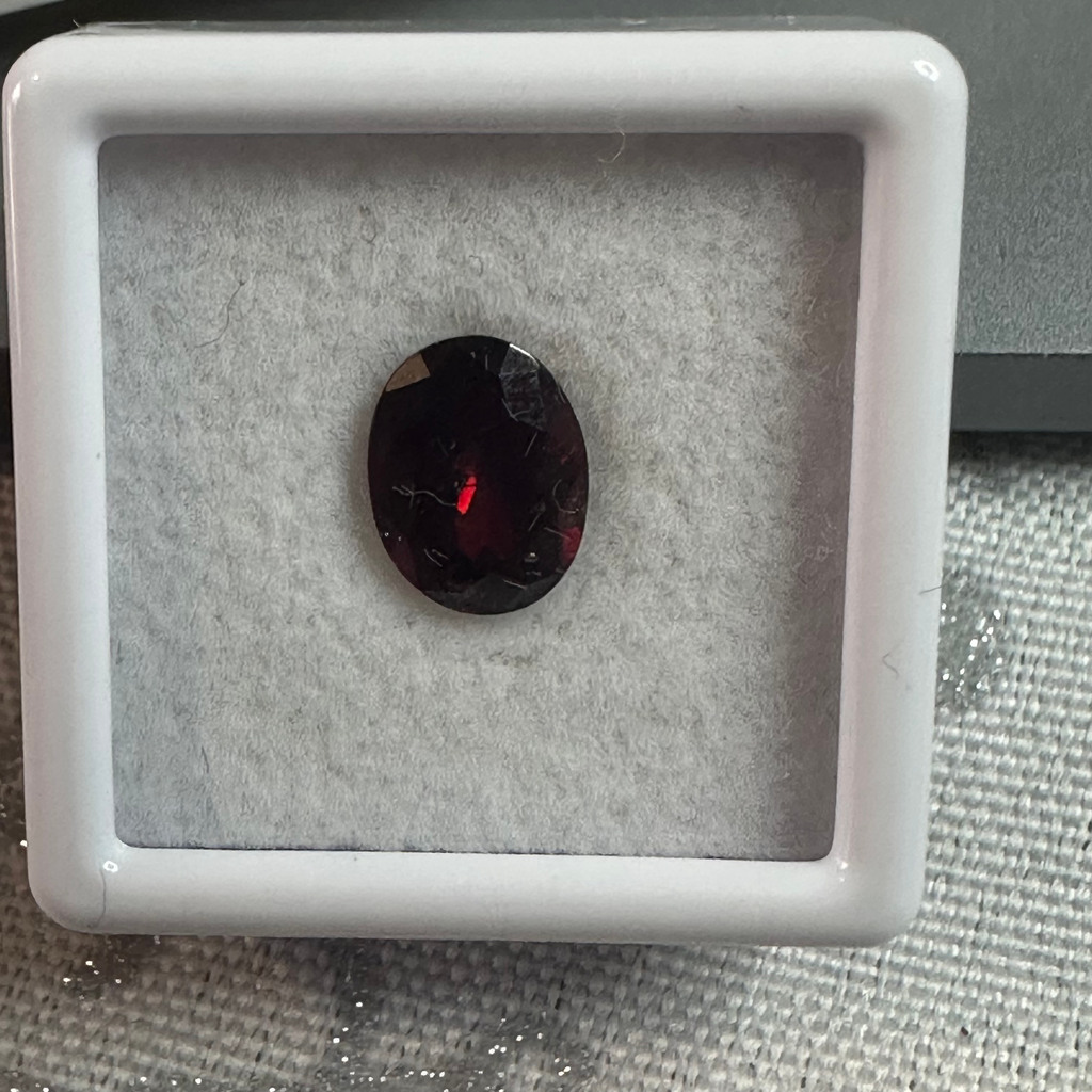 GARNET OVAL 9MMX7MM   1.61CTS image 4