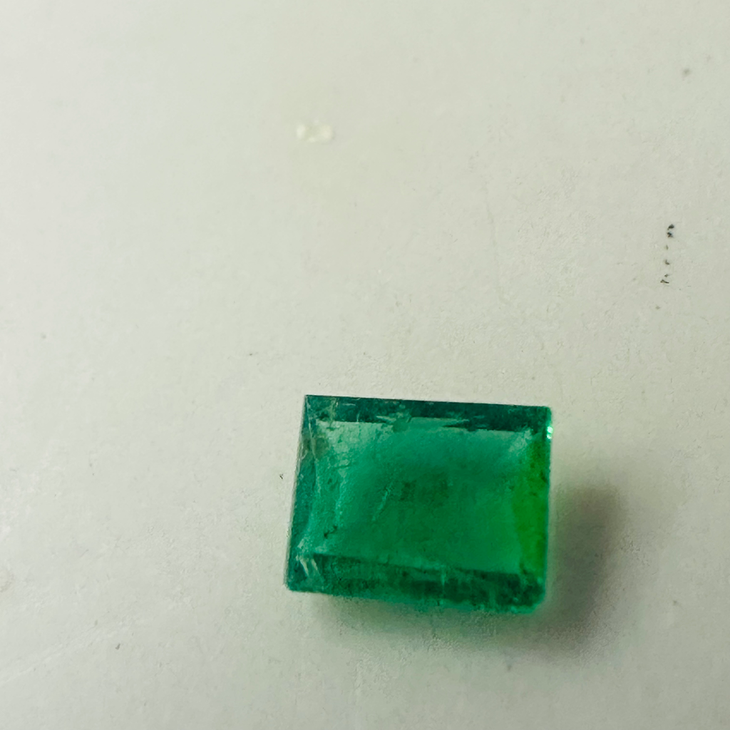 EMERALD FRENCH CUT 5MMX4.1MM. 0.36CTS image 5