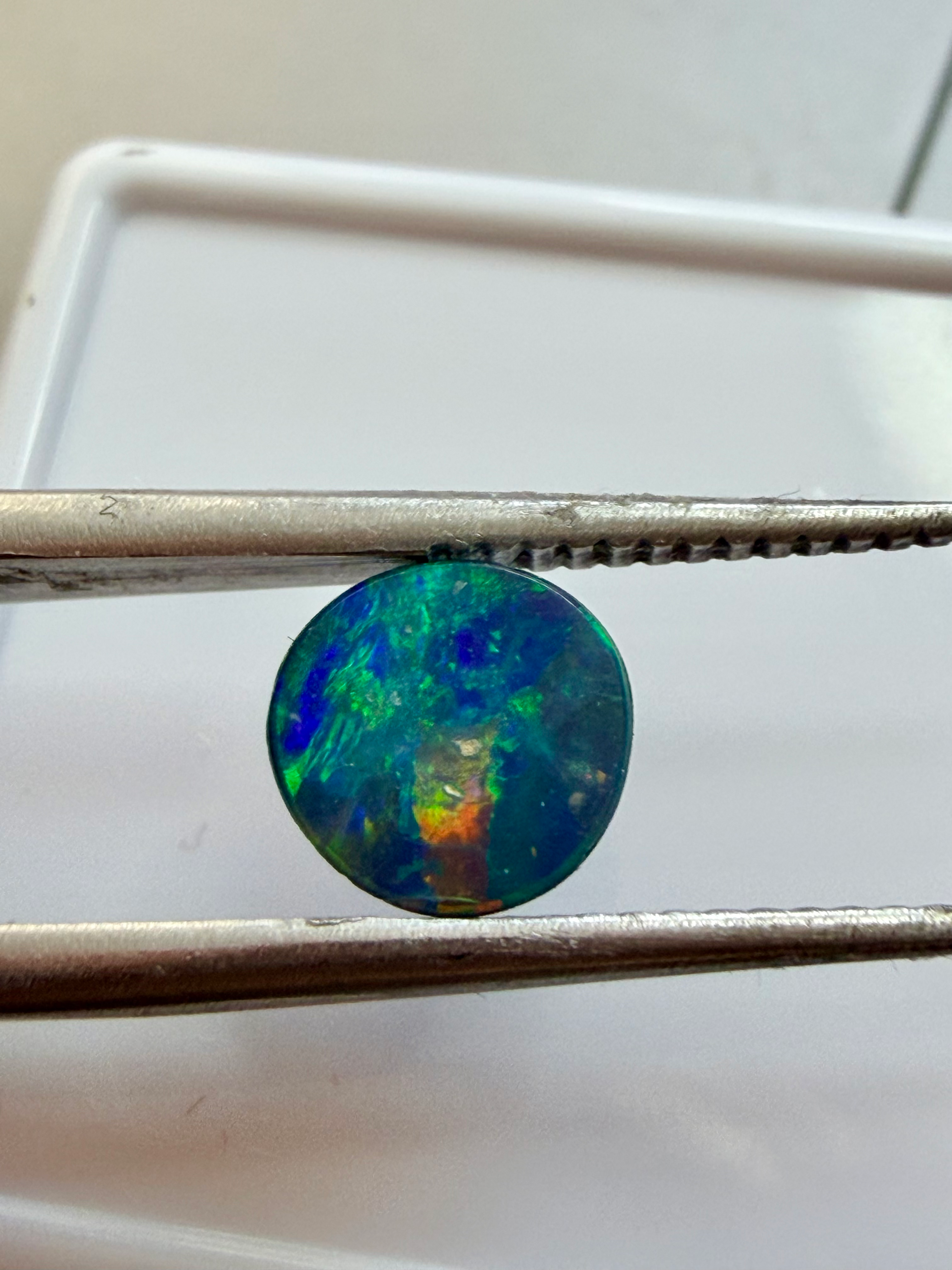 Opal Doublet Striking colours 7.2mm round 0.78cts image 0