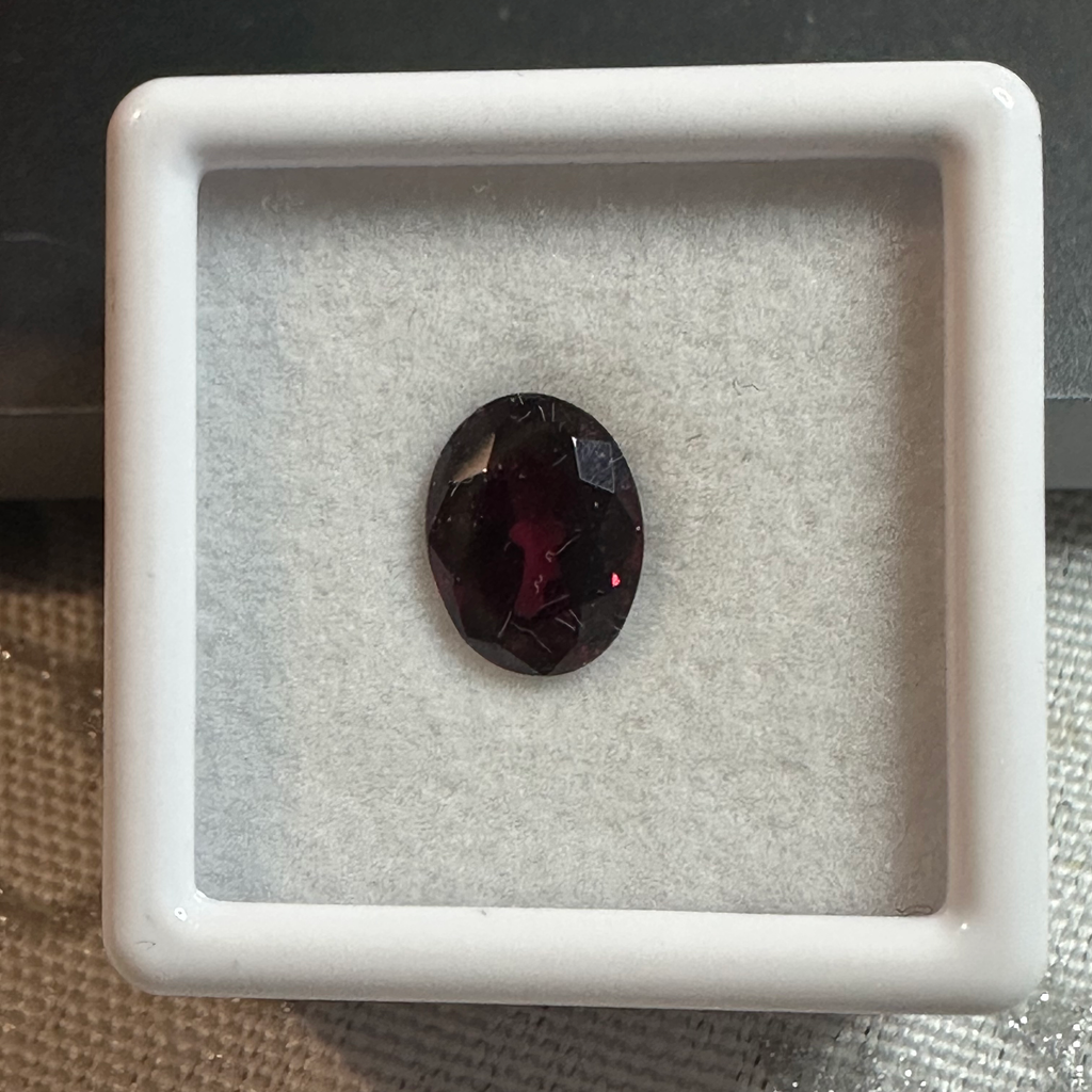GARNET OVAL 9MMX7MM   1.90CTS image 4