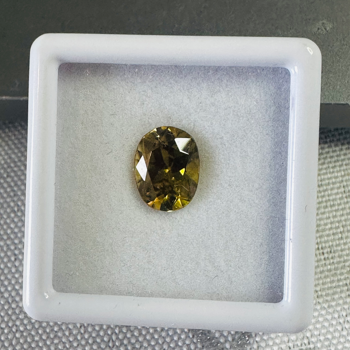 Tourmaline yellow oval 9mmx7mm 1.41cts image 3