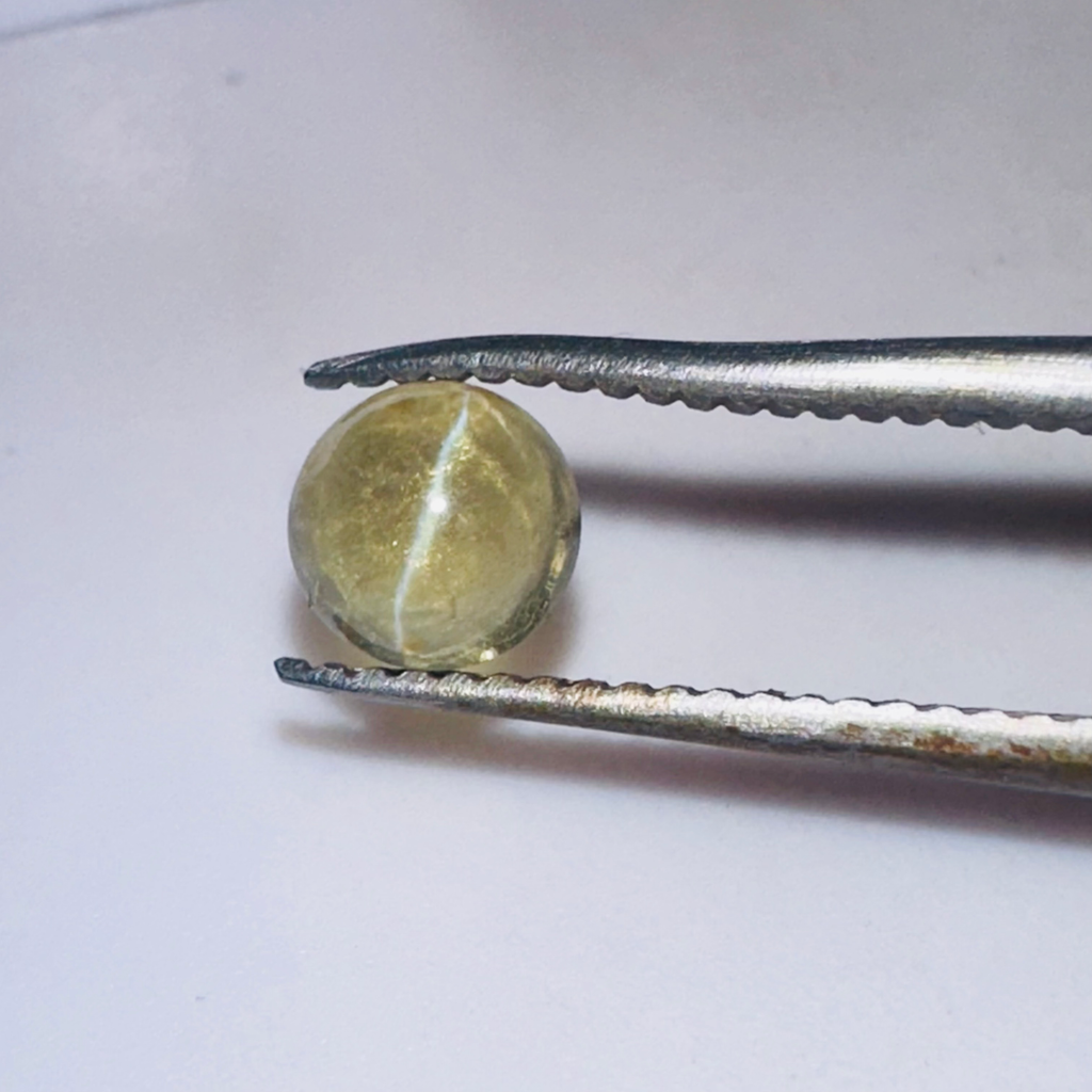 CHRYSOBERYL CATS EYE 5.3MM ROUND  0.80CTS image 0