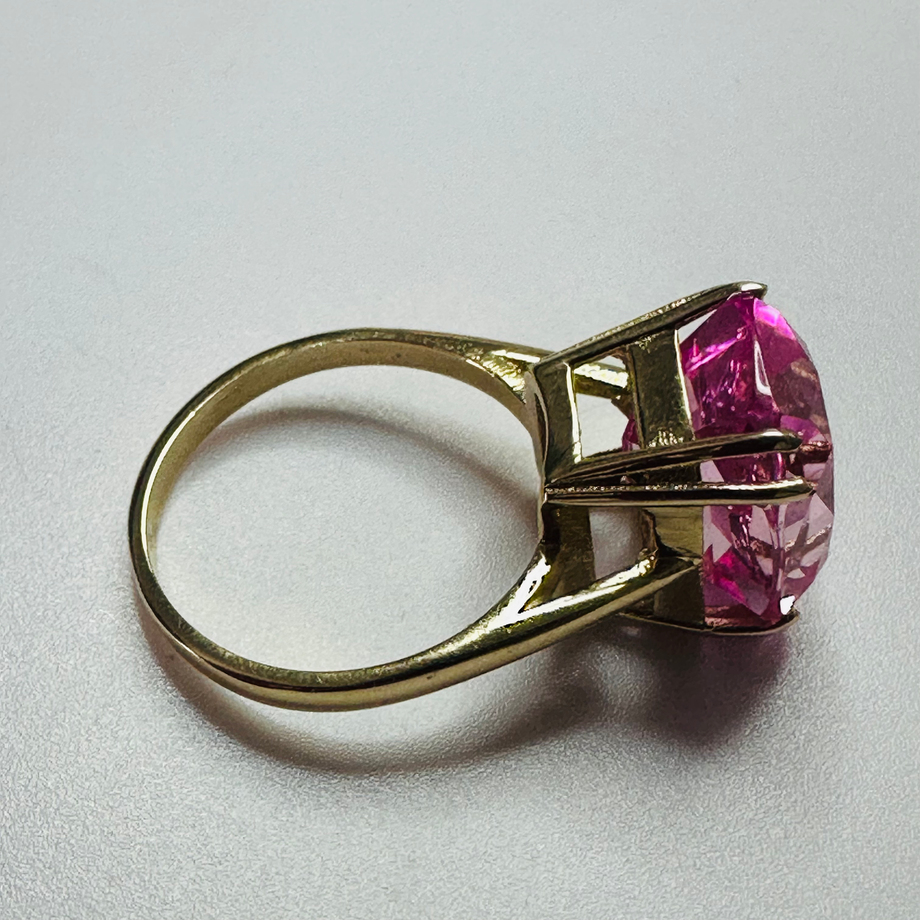 Hand cut Synthetic Sapphire Dusty Pink 9ct yellow gold ring size O 1/2 image 5