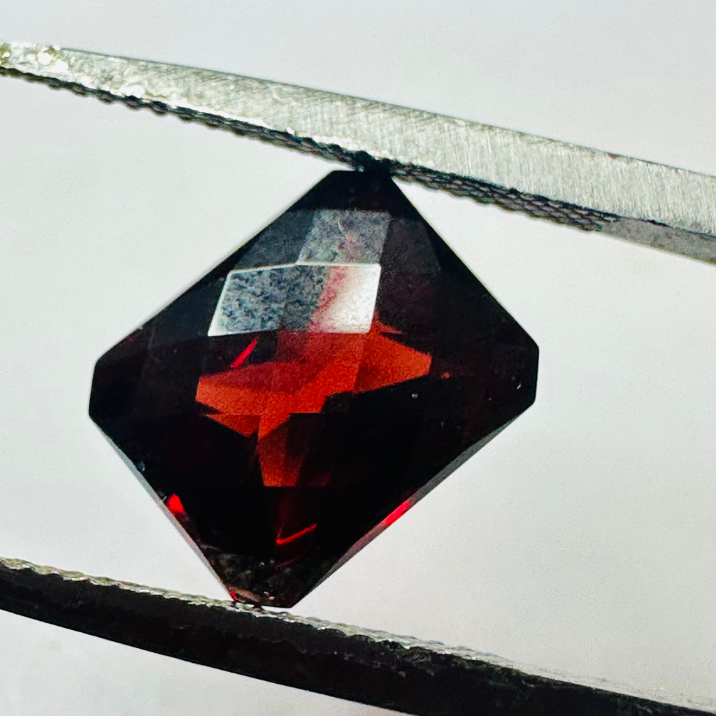 GARNET  RECTANGLE CHECKERBOARD 10MMX 8MM 4.61CTS RED image 6