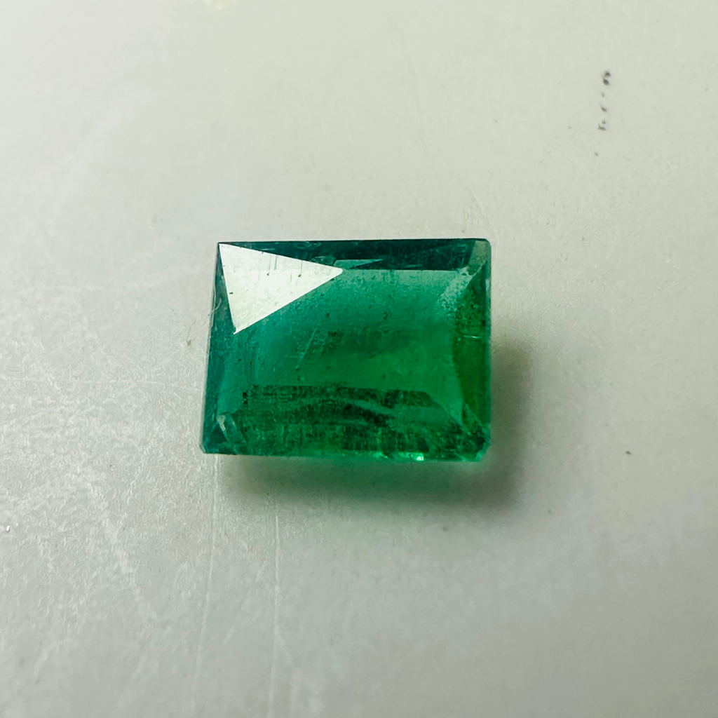 EMERALD FRENCH CUT 5MMX4.1MM. 0.36CTS image 2