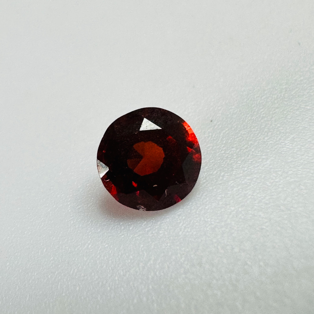 GARNET  ROUND 4.9MM  0.56CTS  RED image 2