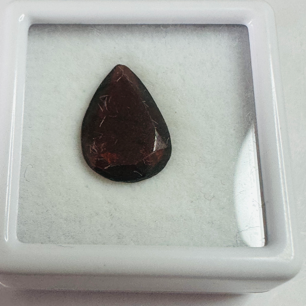 GARNET PEAR 11.9MMX9MM  3.29CTS  DEEP RED image 3