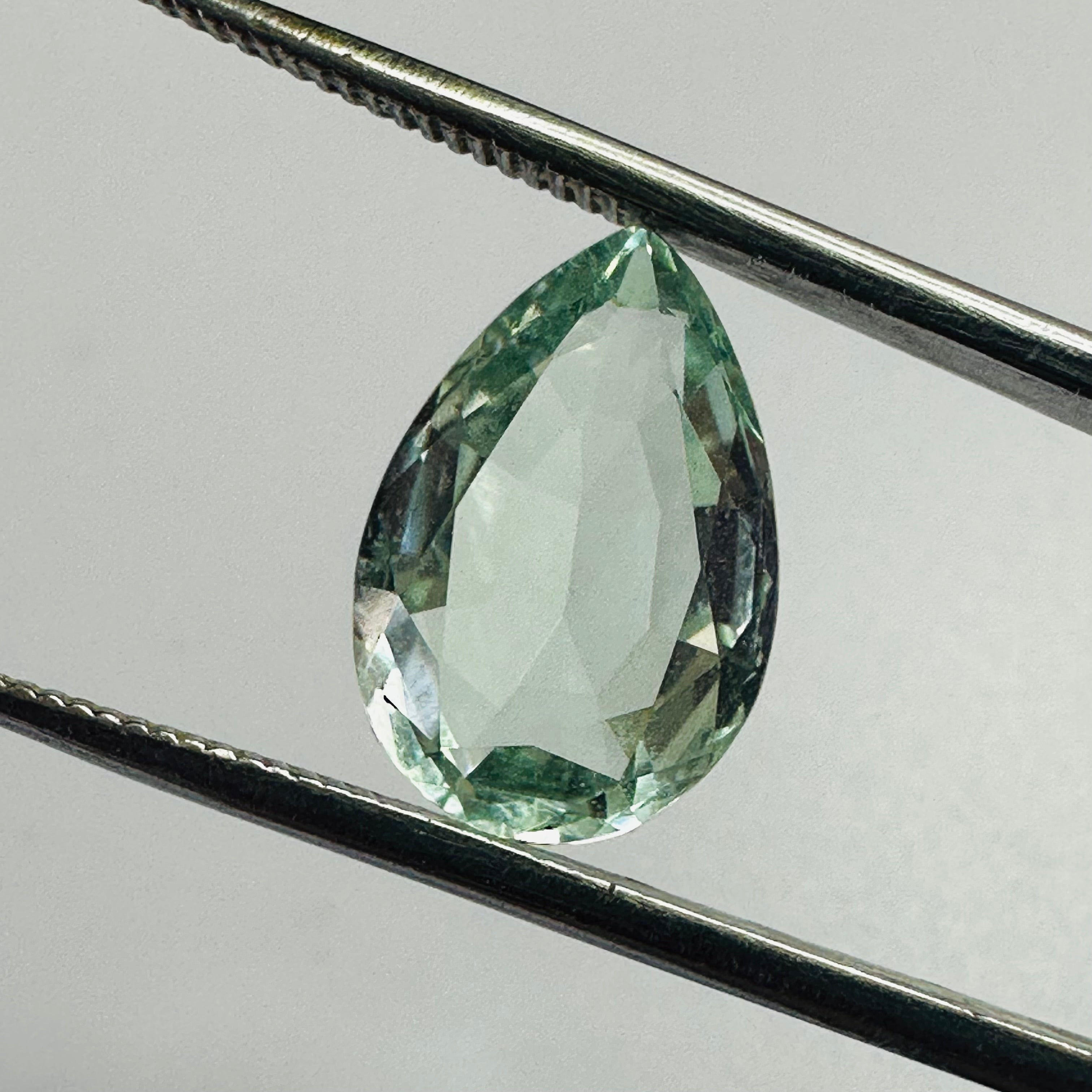 BERYL GREEN DROP 13.5MMX9MM  4.20CTS image 1