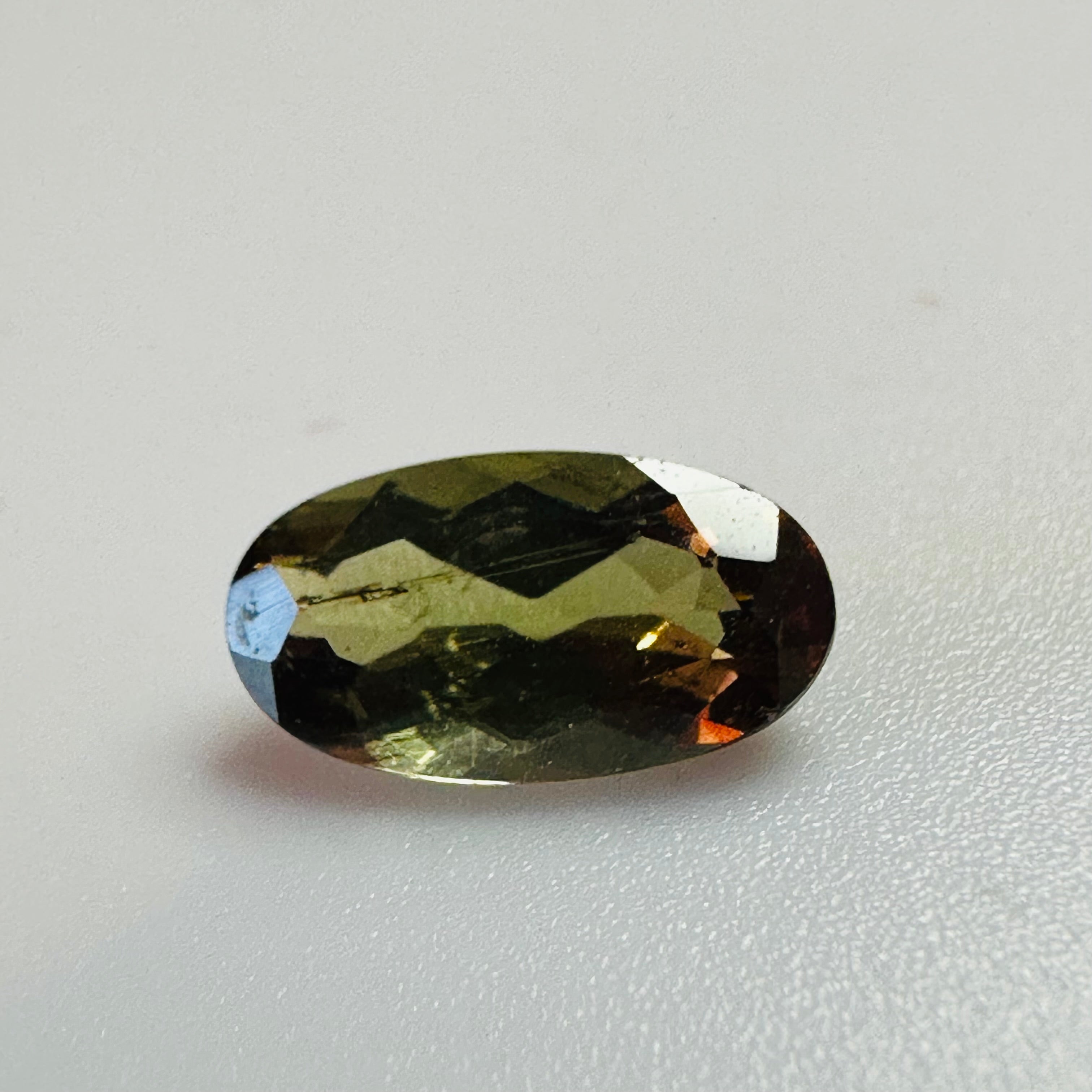 ANDALUSITE OVAL 9.5MMX4MM.  1.25CTS GREEN TO RED image 1