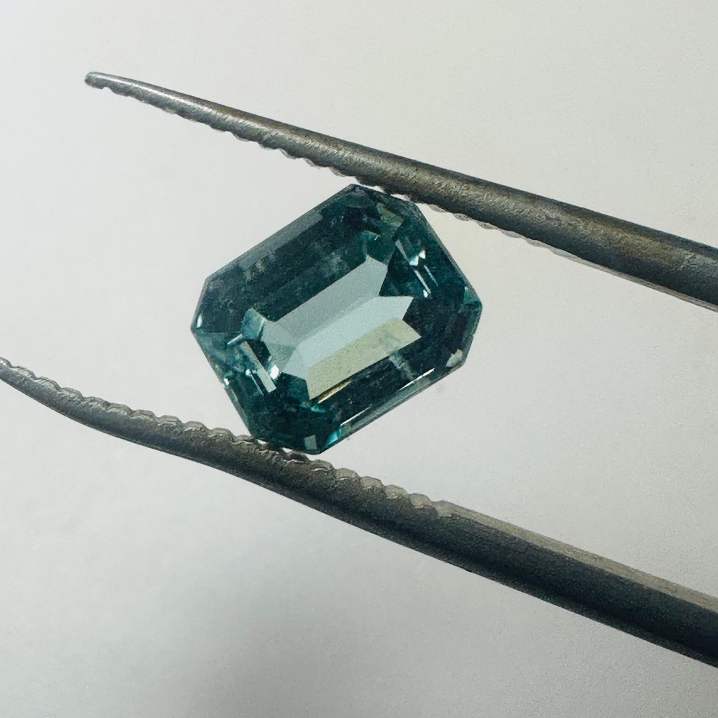 AQUAMARINE ANTIQUE CUT  8MMX6MM 1.92CTS image 4