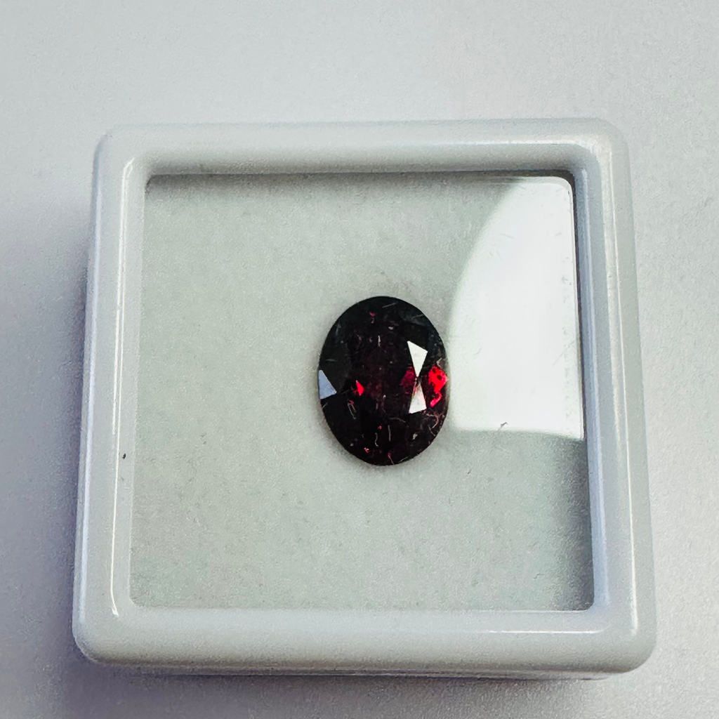 GARNET OVAL 9MMX7MM 2.18CTS image 3