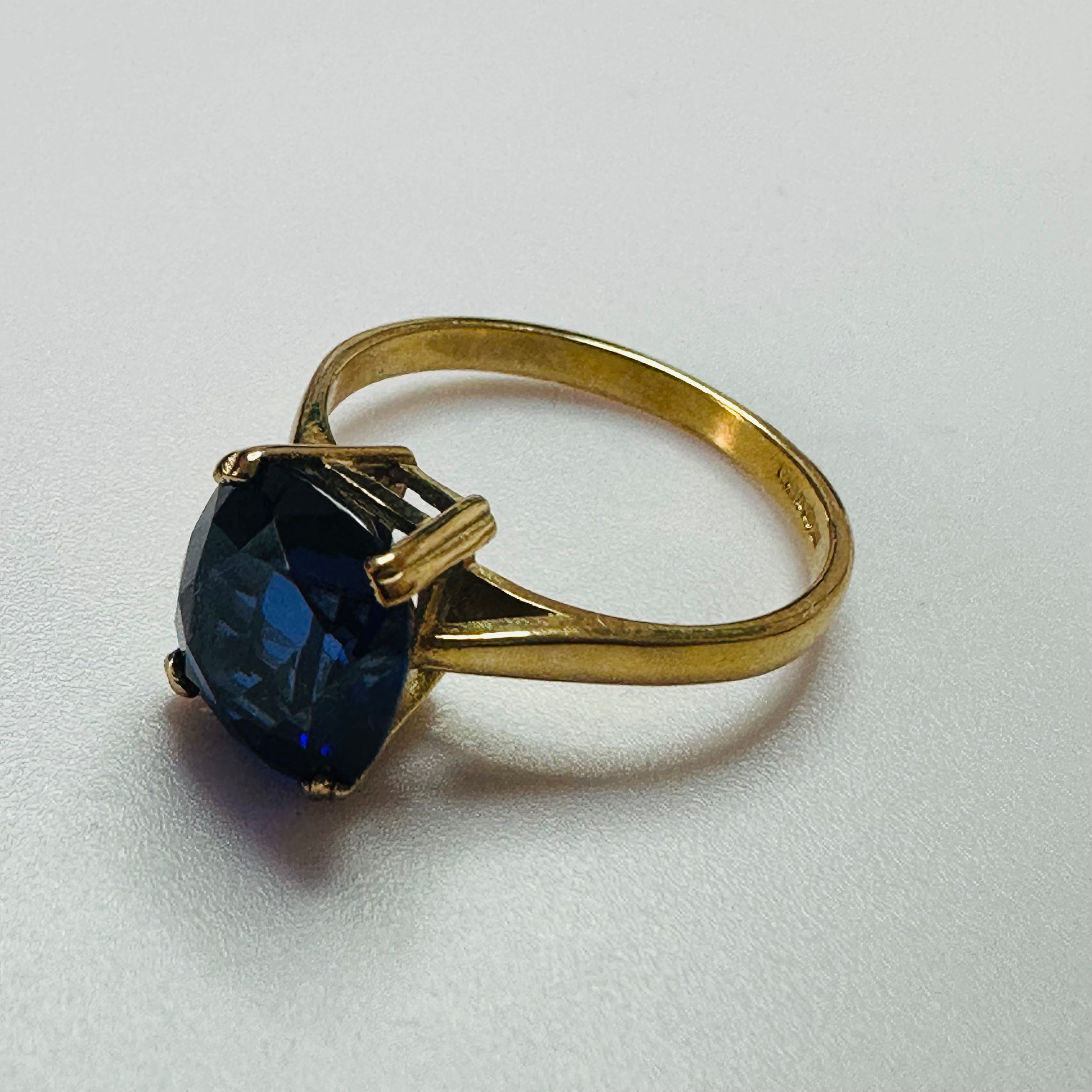 Hand cut Synthetic Sapphire Royal Blue Yellow 9ct yellow gold ring size N image 4
