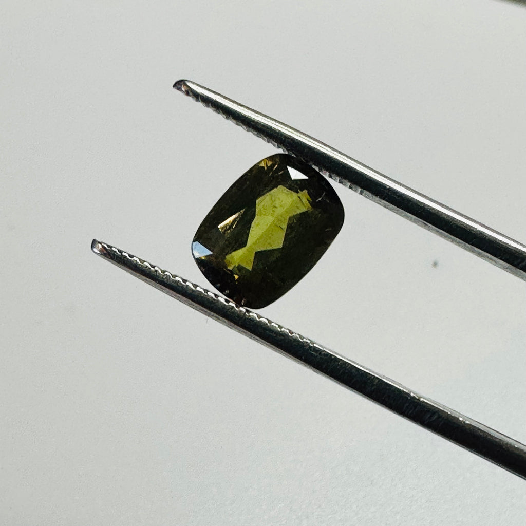 ANDALUSITE  TRAP CUT 8.5MMX6.5MM.  1.47CTS GREEN TO RED image 7