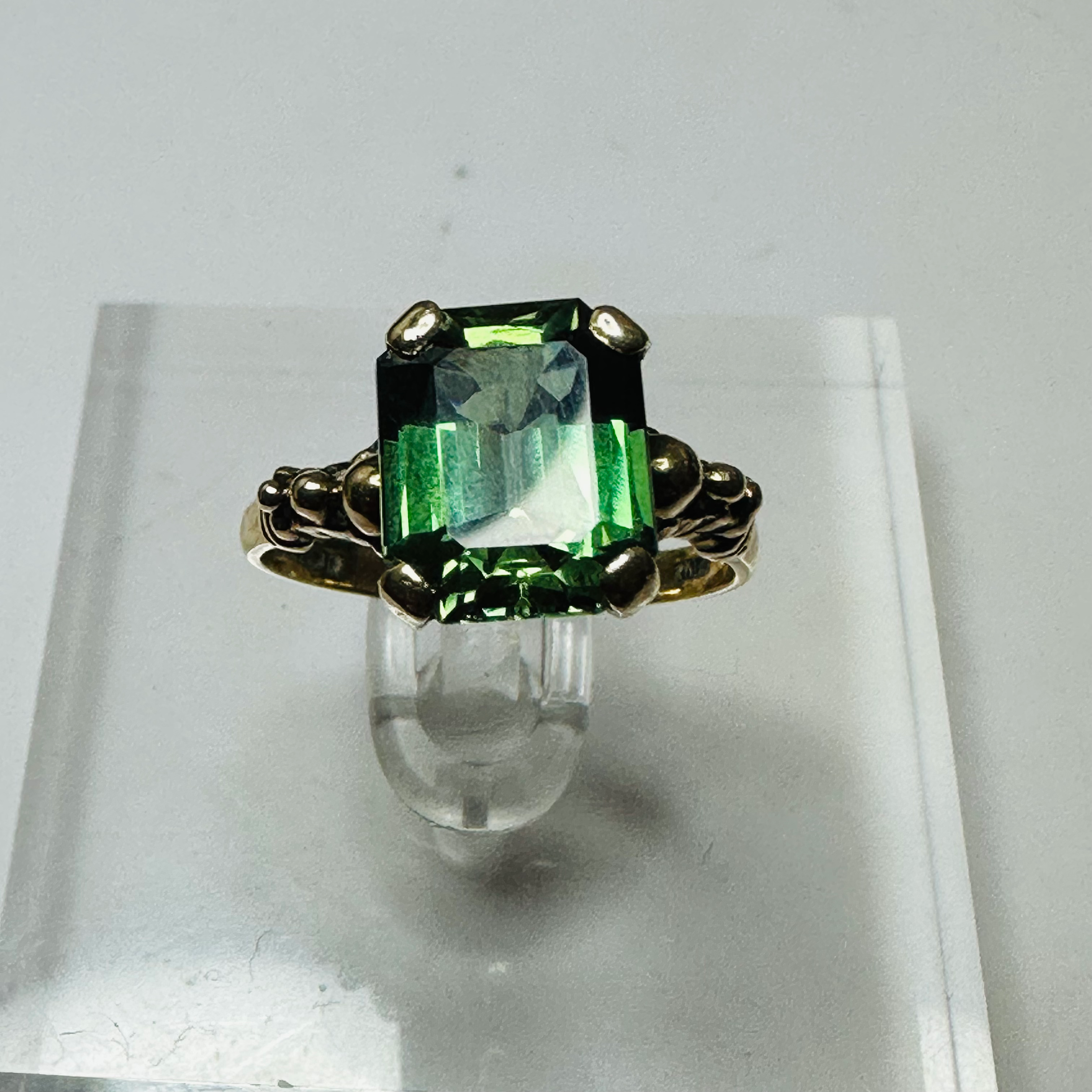 Vintage 9ct yellow gold Syntetic Spinel ring size N image 0