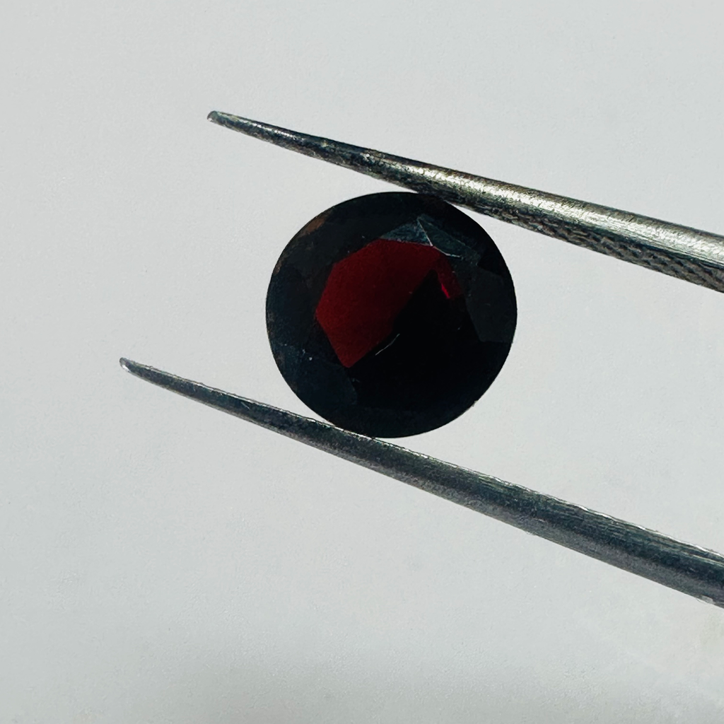GARNET  ROUND 7MM  1.40CTS  DEEP RED image 5