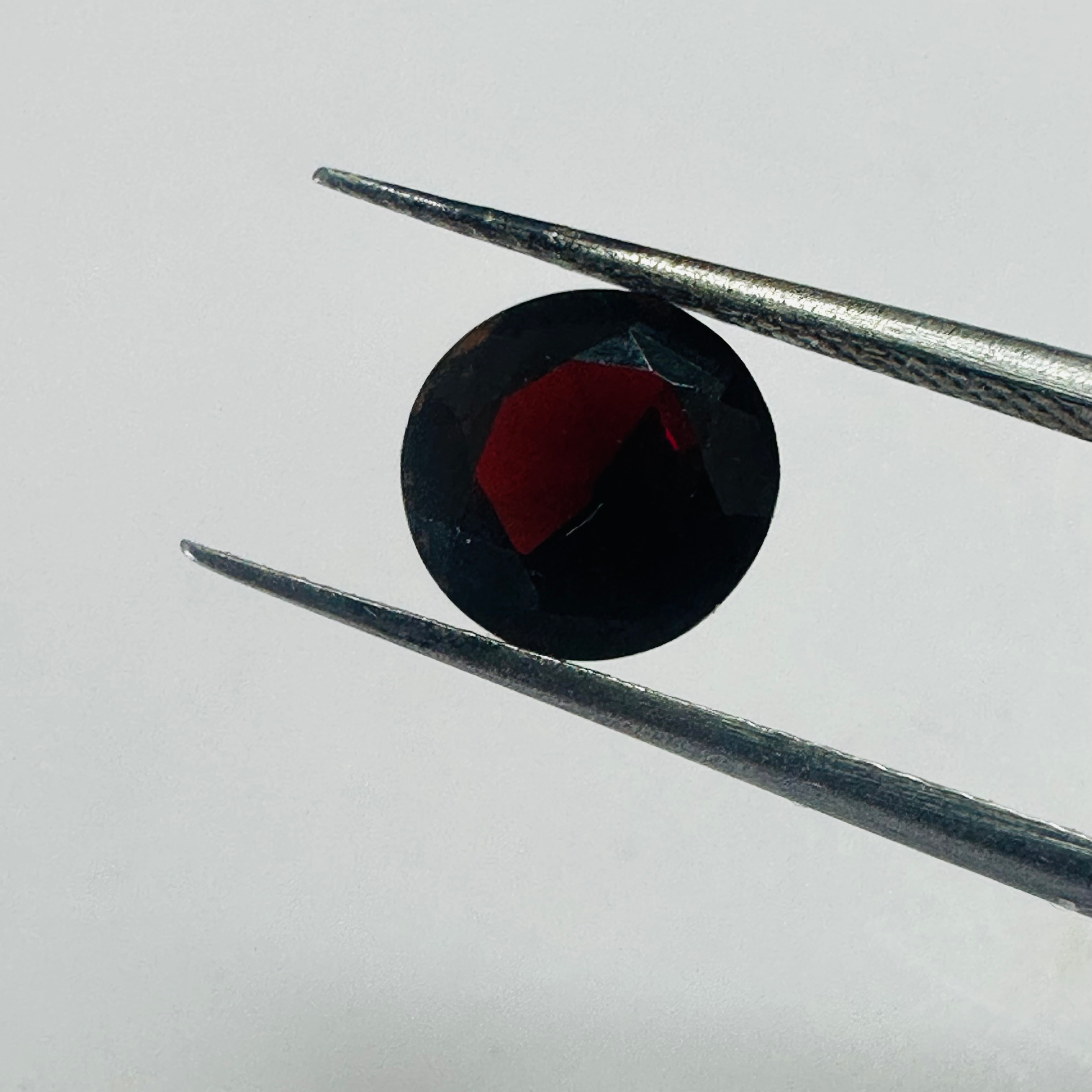 GARNET  ROUND 7MM  1.40CTS  DEEP RED image 5