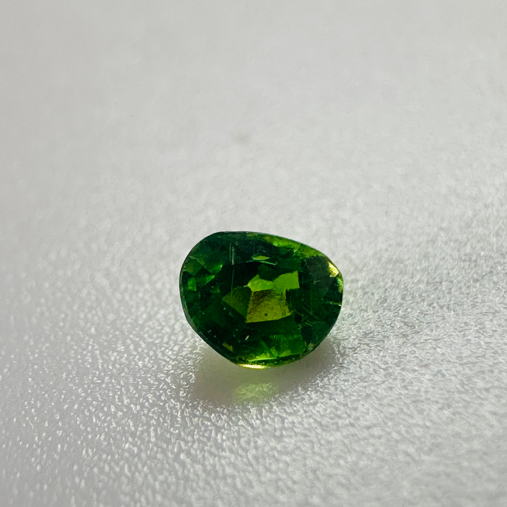 GARNET GREEN D SHAPE 3.4MMX2.9MM  0.18CTS image 1