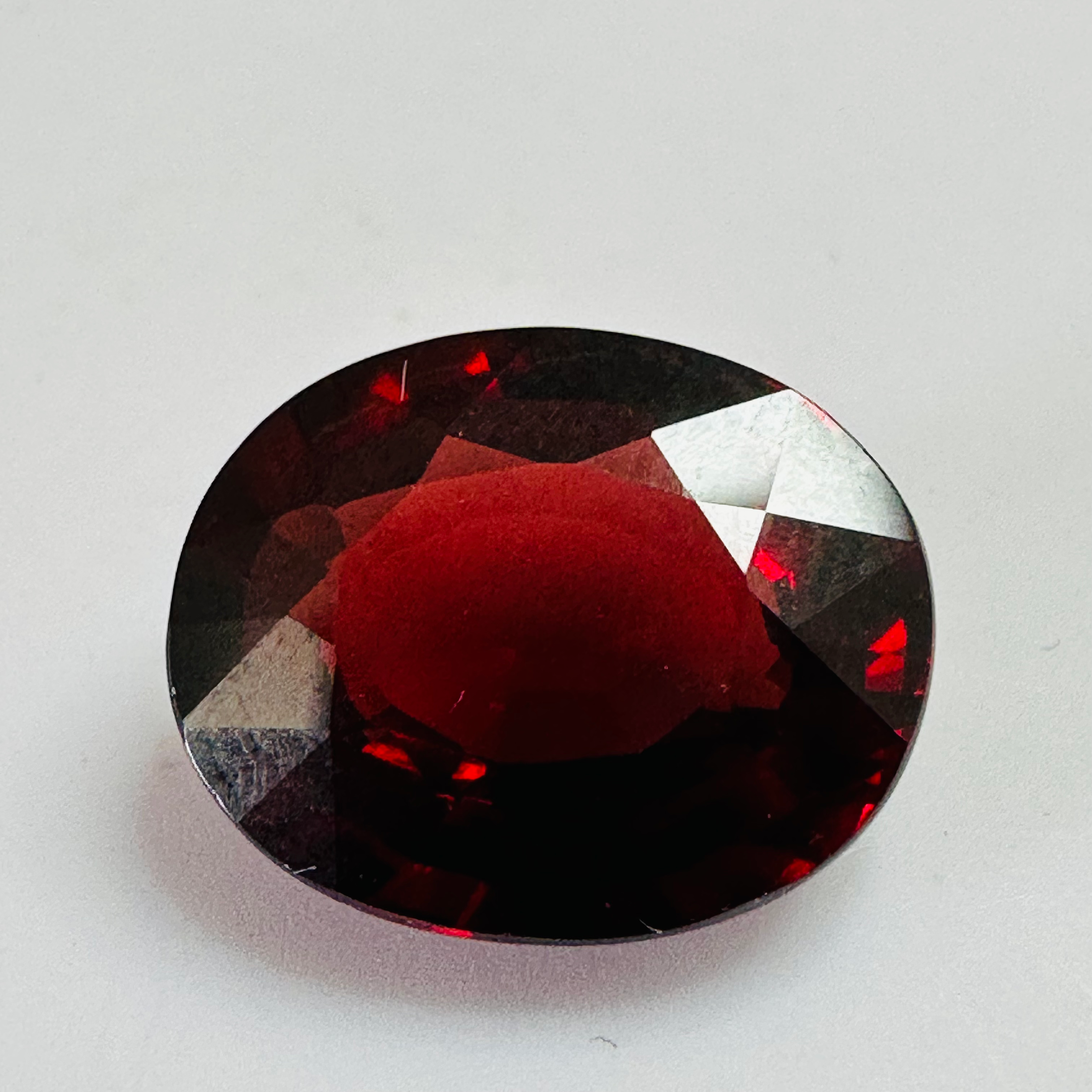 GARNET  OVAL 13.2MMX10.8MM  6.88CTS  DEEP RED image 3