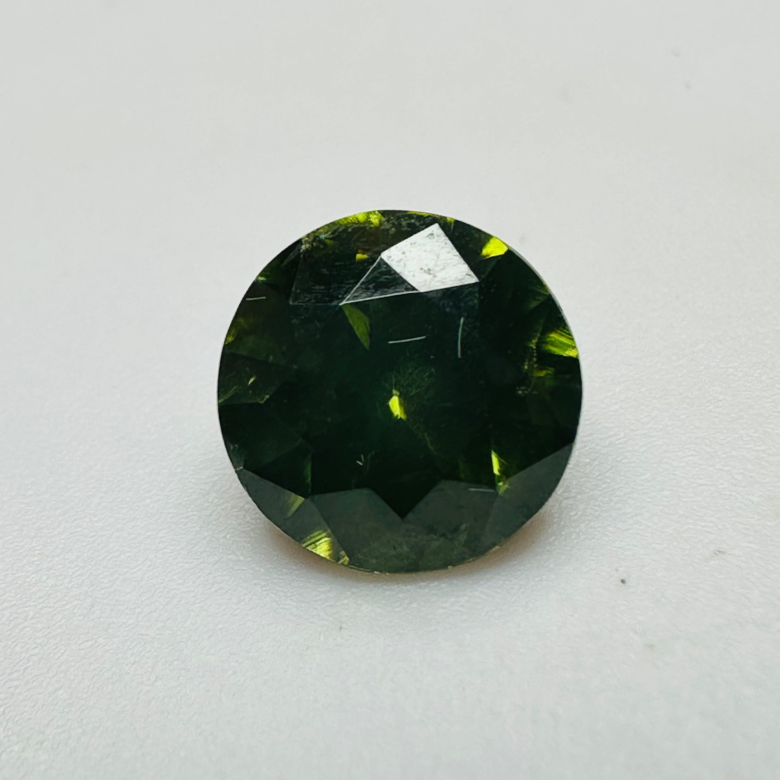 ZIRCON GREEN ROUND 8.3MM  2.85CTS image 1