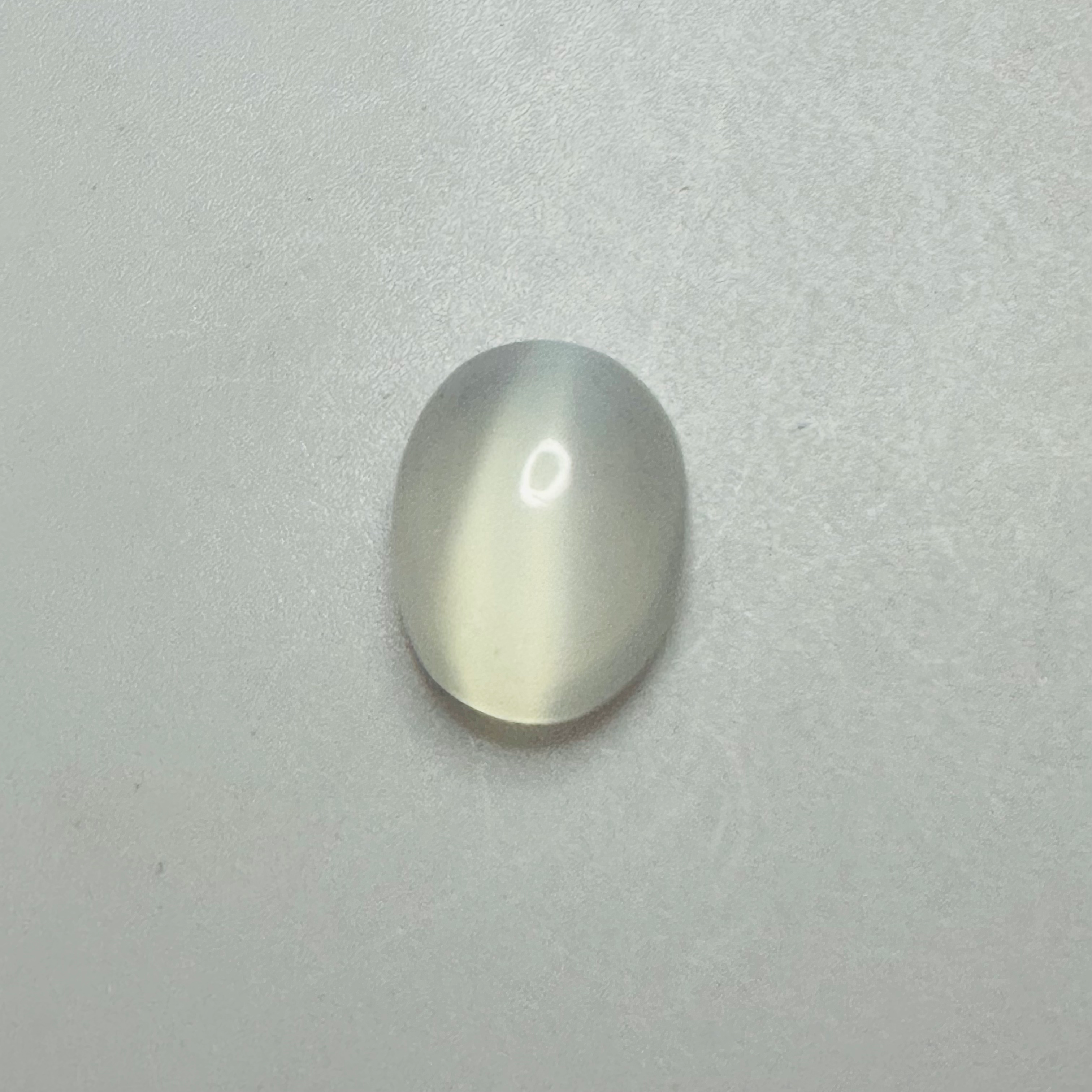 Moonstone  white moon oval 12mmx8mm  3.94cts image 3