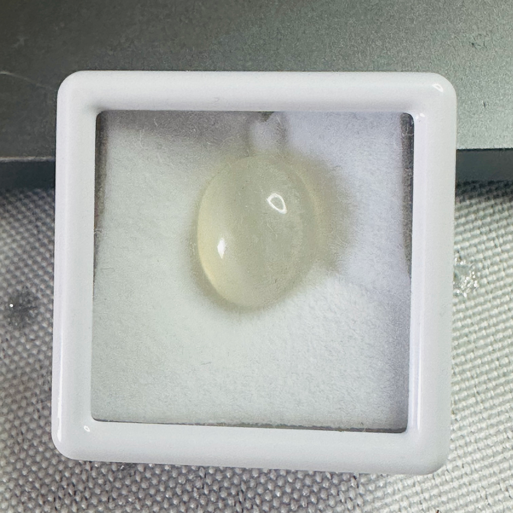 Moonstone  white moon oval 11.9mmx9.6mm  6.01cts image 2