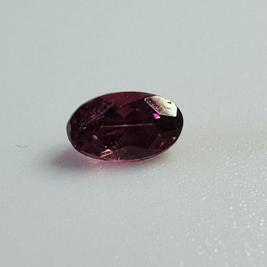 RASPBERRY SAPPHIRE OVAL 5MM X 3 MM 0.31CTS image 1