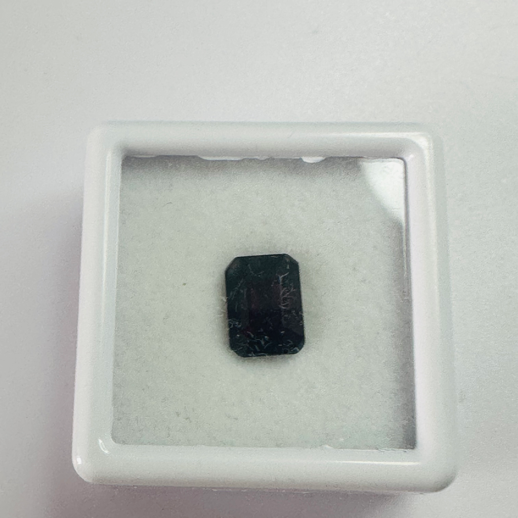 GARNET TRAP CUT   8MMX6MM 2.03CTS image 3