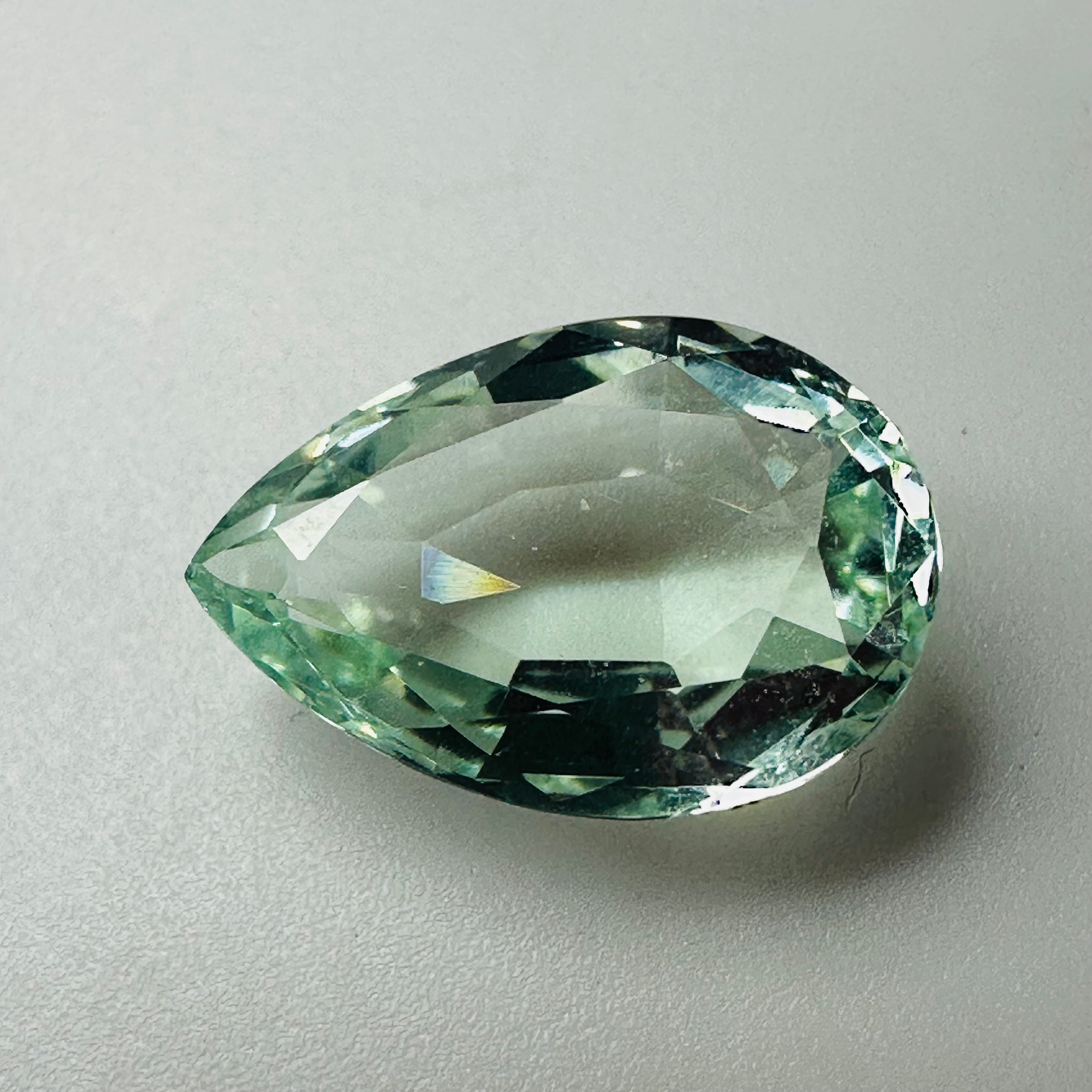 BERYL GREEN DROP 13.5MMX9MM  4.20CTS image 0