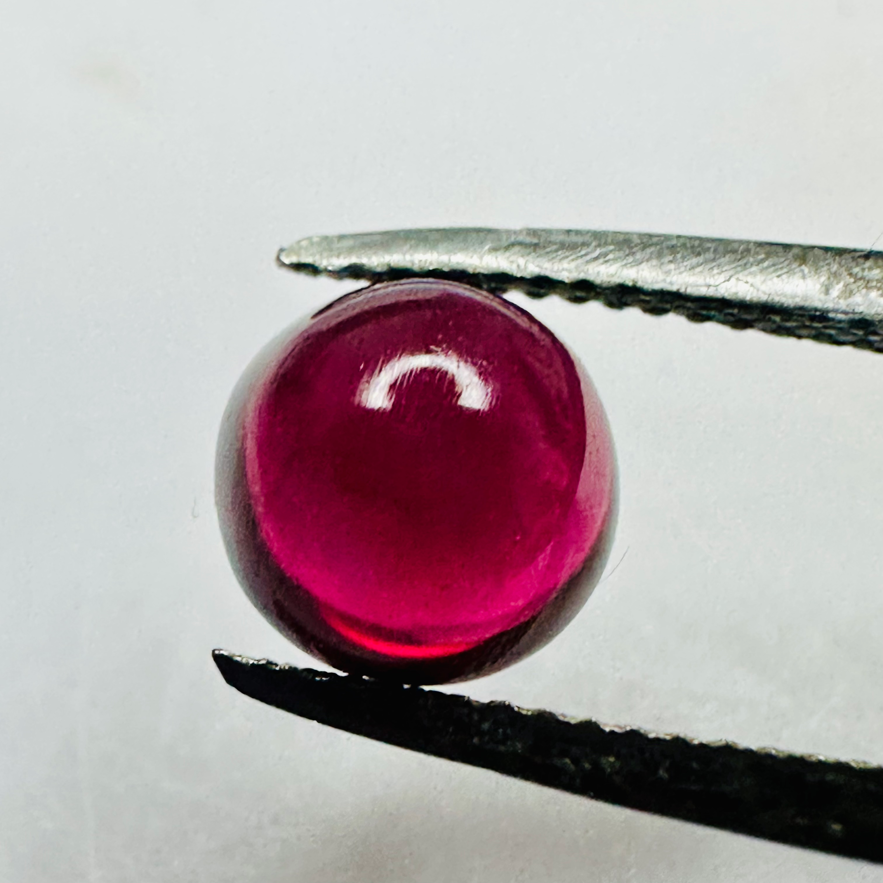GARNET ROUND CAB 7MM.  1.96CTS image 0