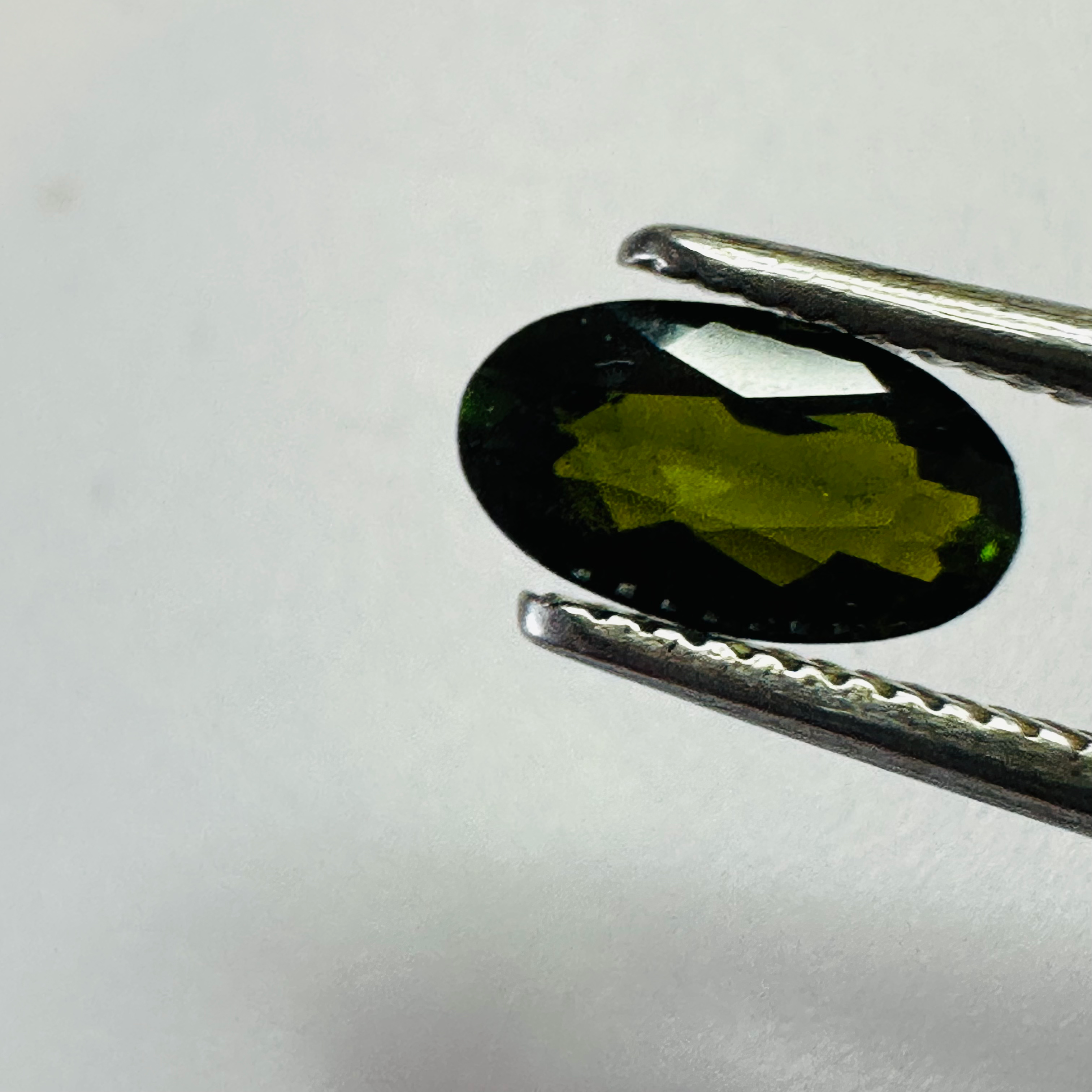 TOURMALINE GREEN  OVAL 7.7MMX4.6MM   0.60CTS image 1