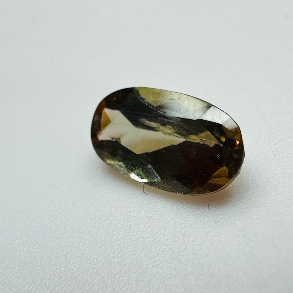 ANDALUSITE OVAL 9MMX5MM.  1.01CTS GREEN TO RED image 7