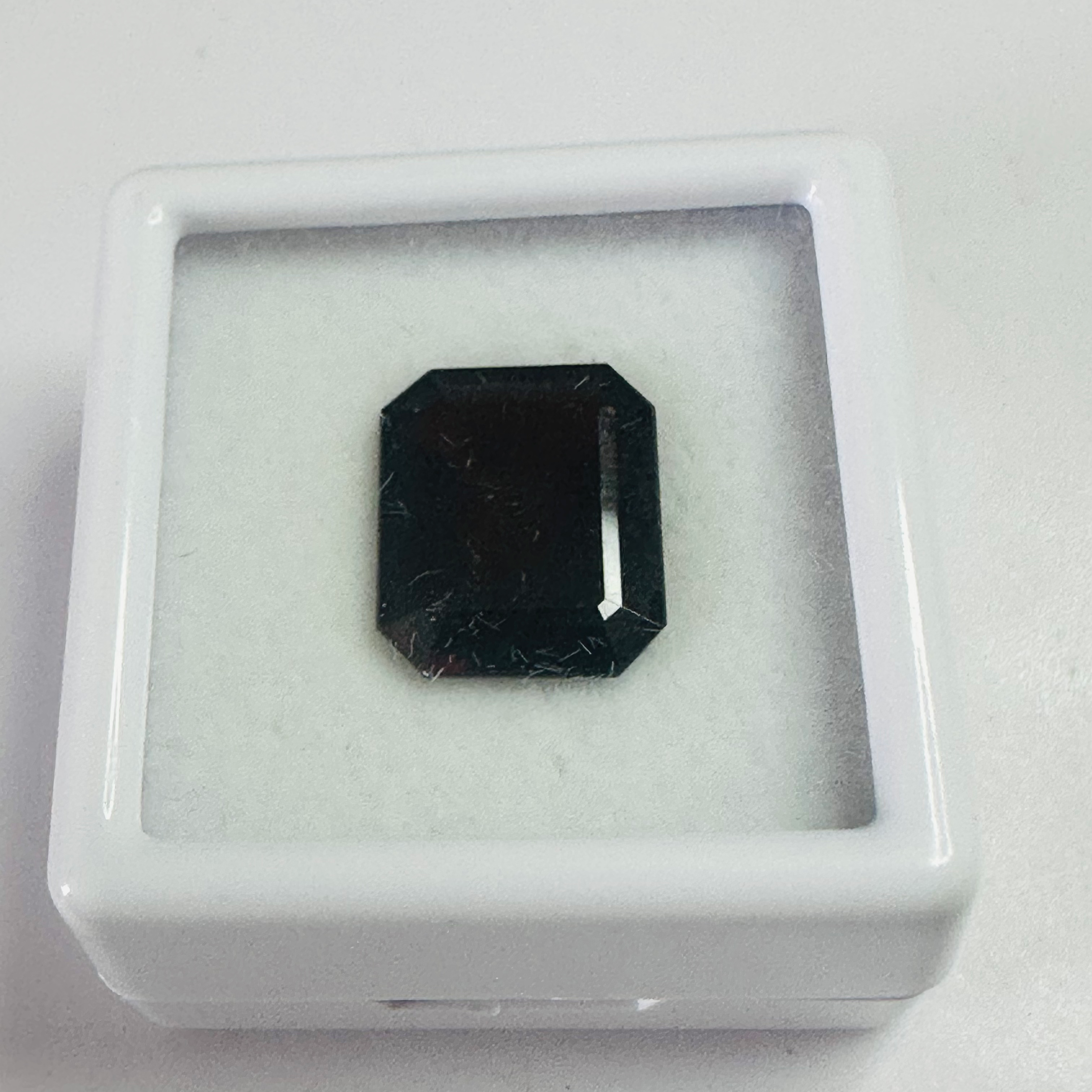 GARNET  EMERALD CUT 11.7X9.8MM  4.96CTS  DEEP RED image 3