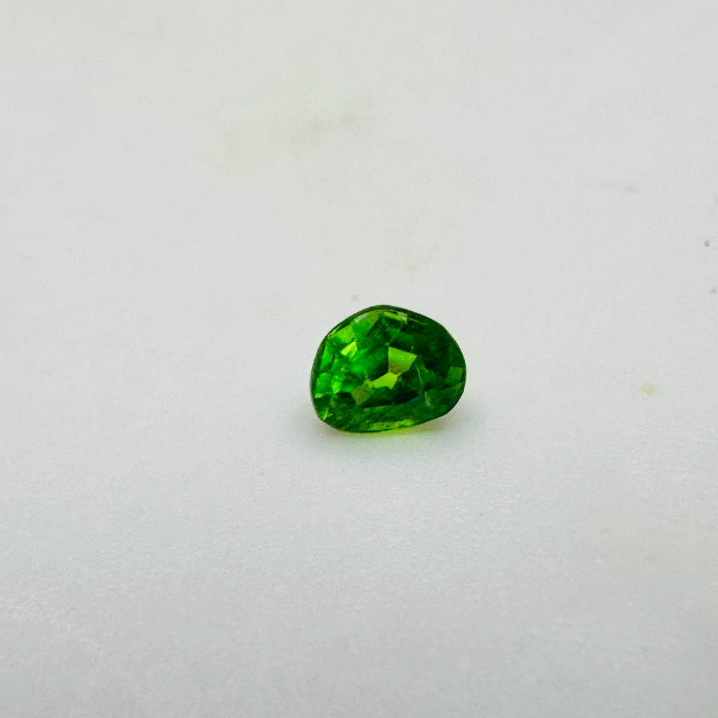 GARNET GREEN D SHAPE 3.4MMX2.9MM  0.18CTS image 5